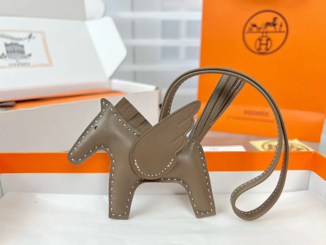 Hermès 小羊皮 挂件 精致配飾 吊墜(數字6) Hermès 小羊皮 挂件 精致配飾 吊墜(數字6)