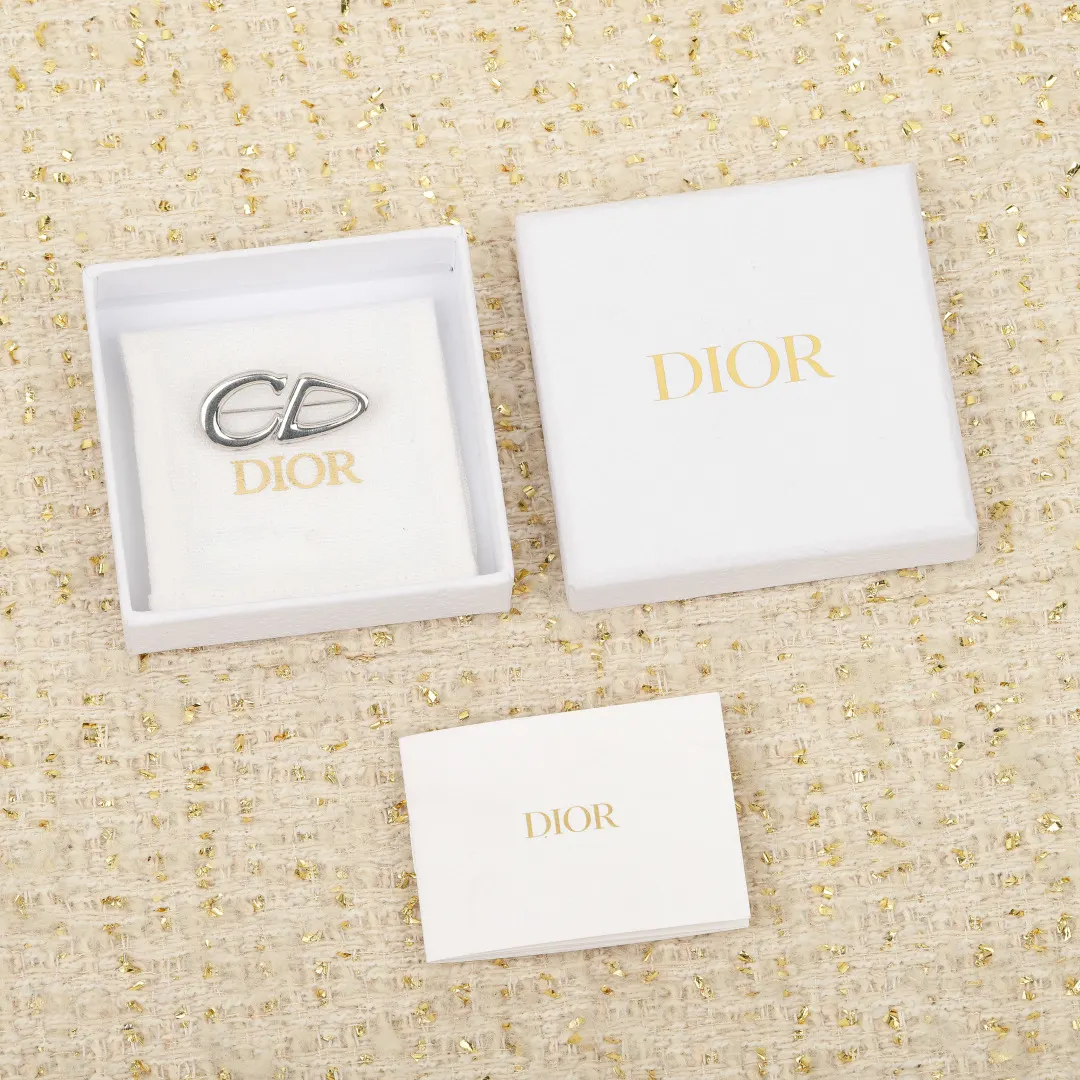 Dior 胸針 精緻配飾(數字3) Dior 胸針 精緻配飾(數字3)