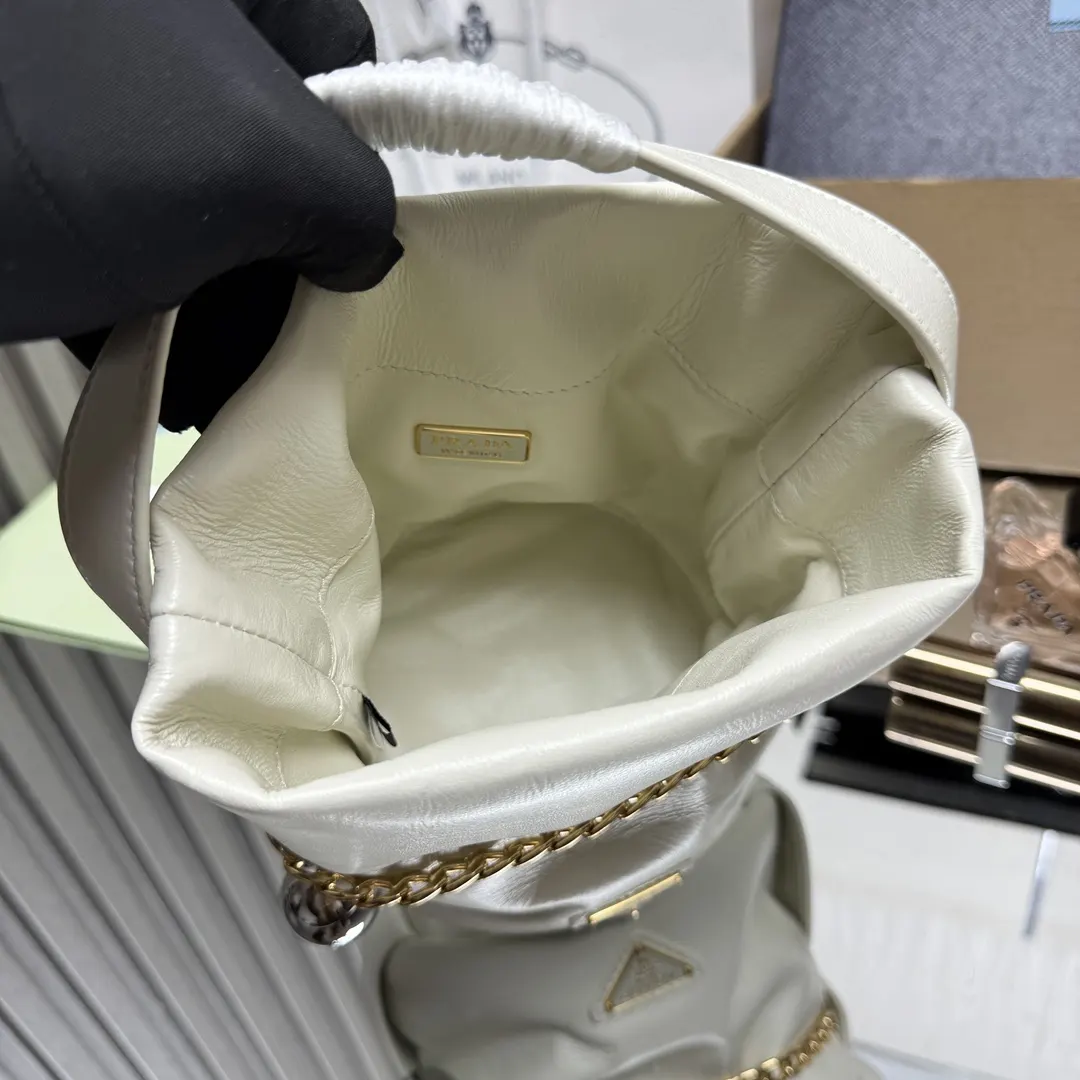 羊皮 走秀款 发财小水桶 发财小水桶采用进 水桶包 休闲水桶款