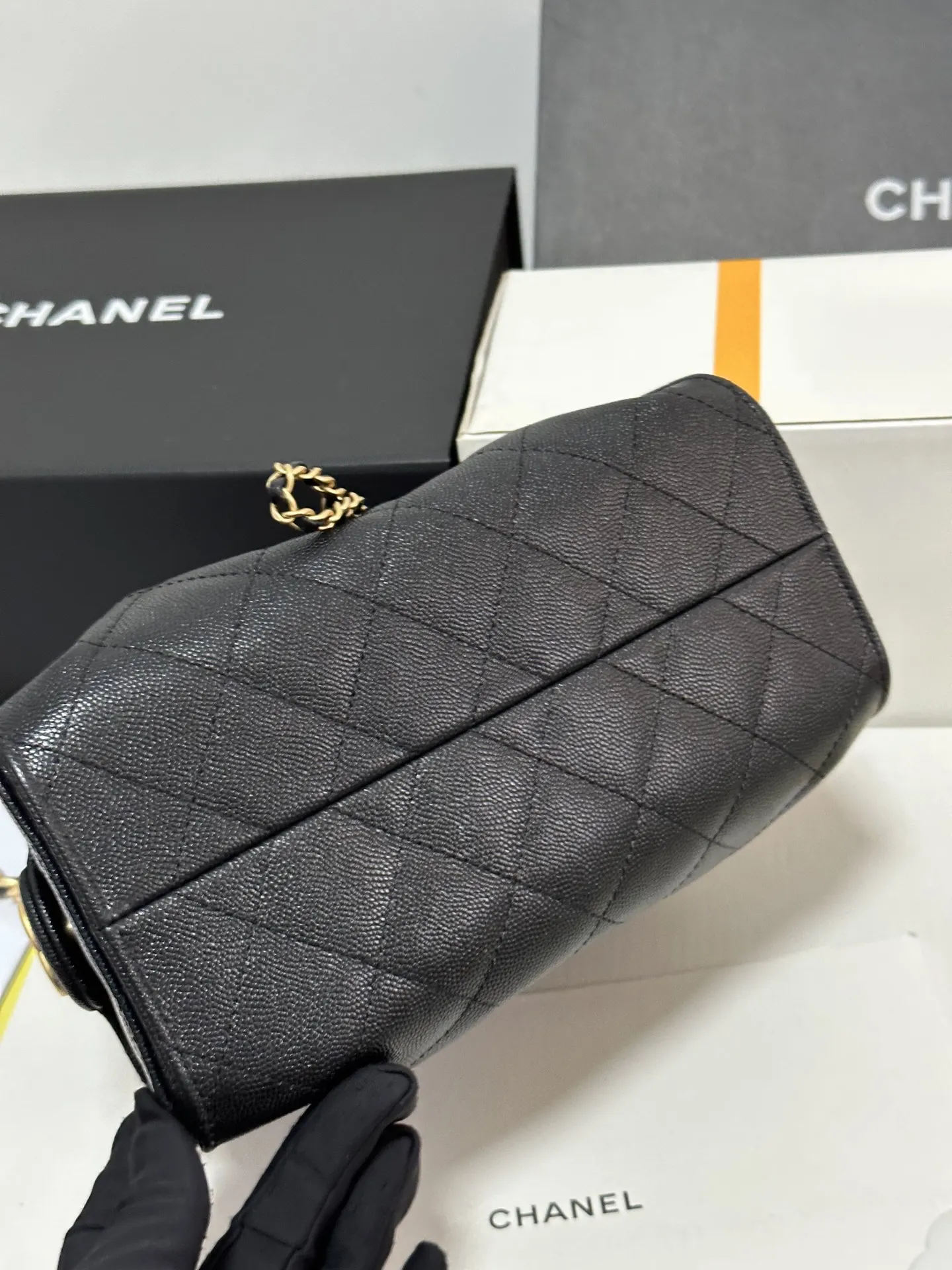 Chanel Black White Hobo Shoulder Bag Vintage Leather Image 9 Chanel Black White Hobo Shoulder Bag Vintage Leather Image 9