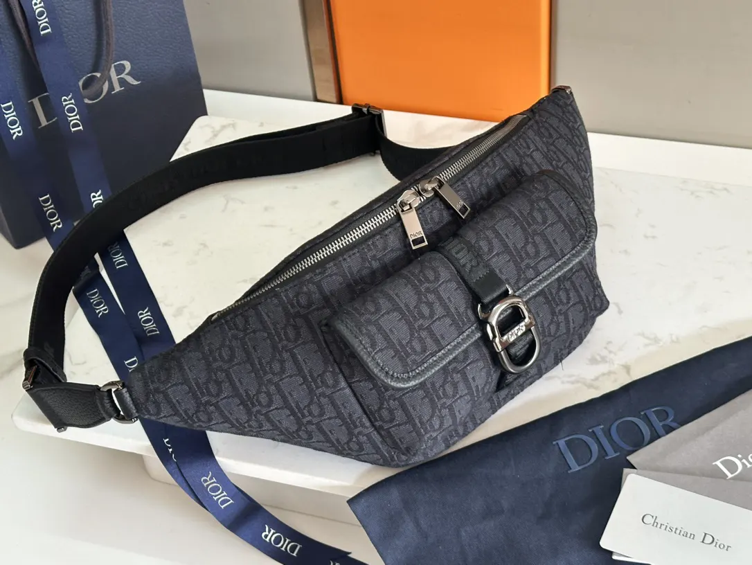 黑色 牛皮 腰包是二零二五春季 时尚实用 休闲腰包款