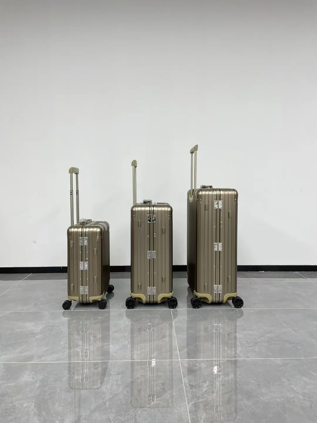 Rimowa Black Silver Suitcase Travel Lightweight