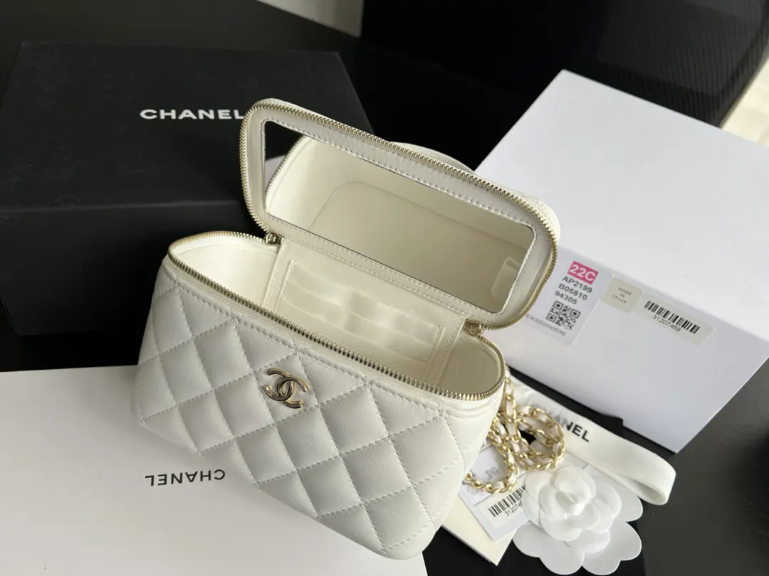 CHANEL 19 Bag 白色羊皮菱格链条包 礼盒款