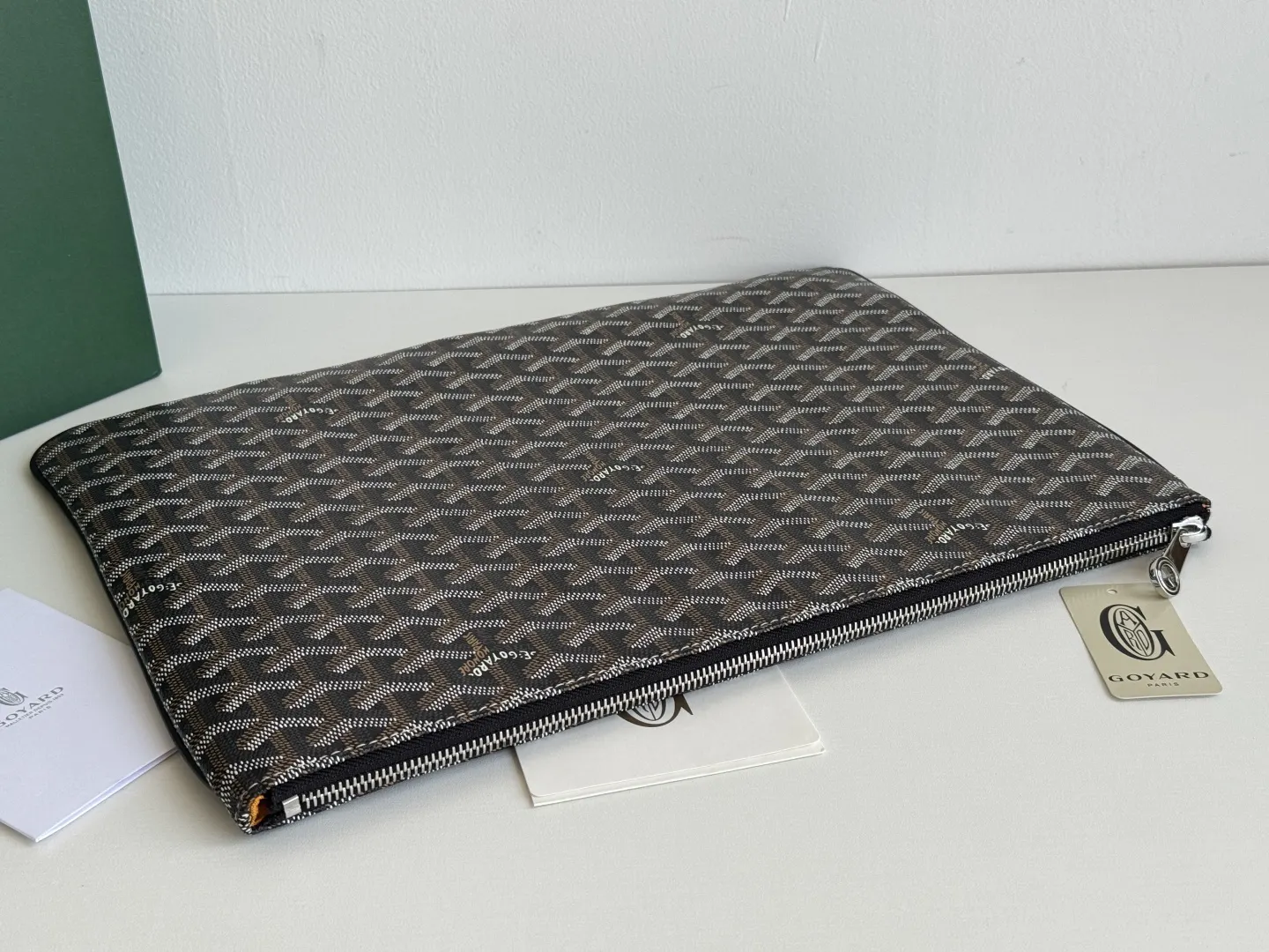 Goyard 牛皮 戈雅 手拿包MGM尺寸同A 纸大小 可用作 精致手拿款