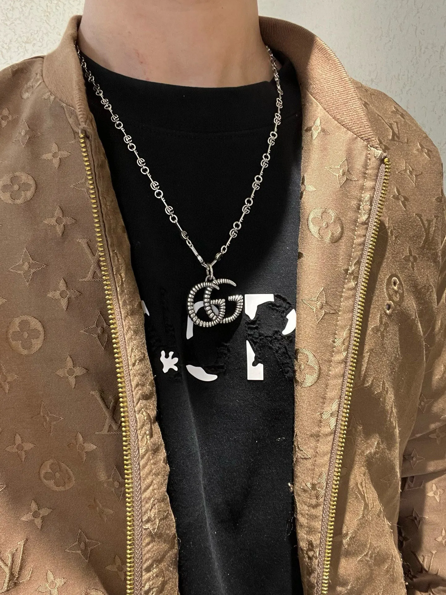 Gucci Chain Bag Shoulder and Crossbody Wear Image 9 Gucci Chain Bag Shoulder and Crossbody Wear Image 9