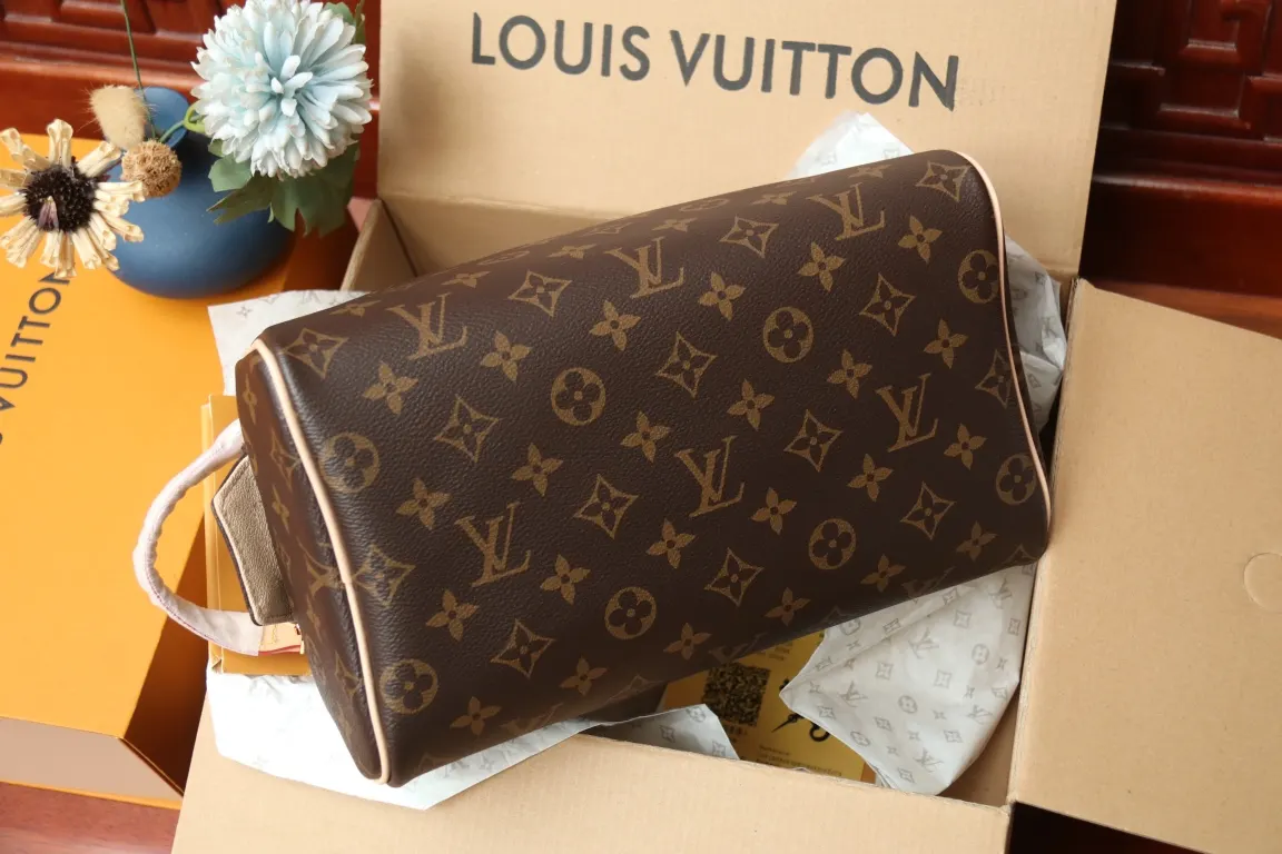 Louis Vuitton Monogram Cosmetic Pouch Leather