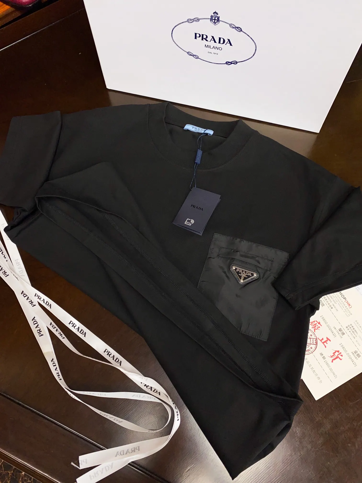 PRADA 字母钢印 浮雕字母 棉质 短袖T恤 休闲百搭款