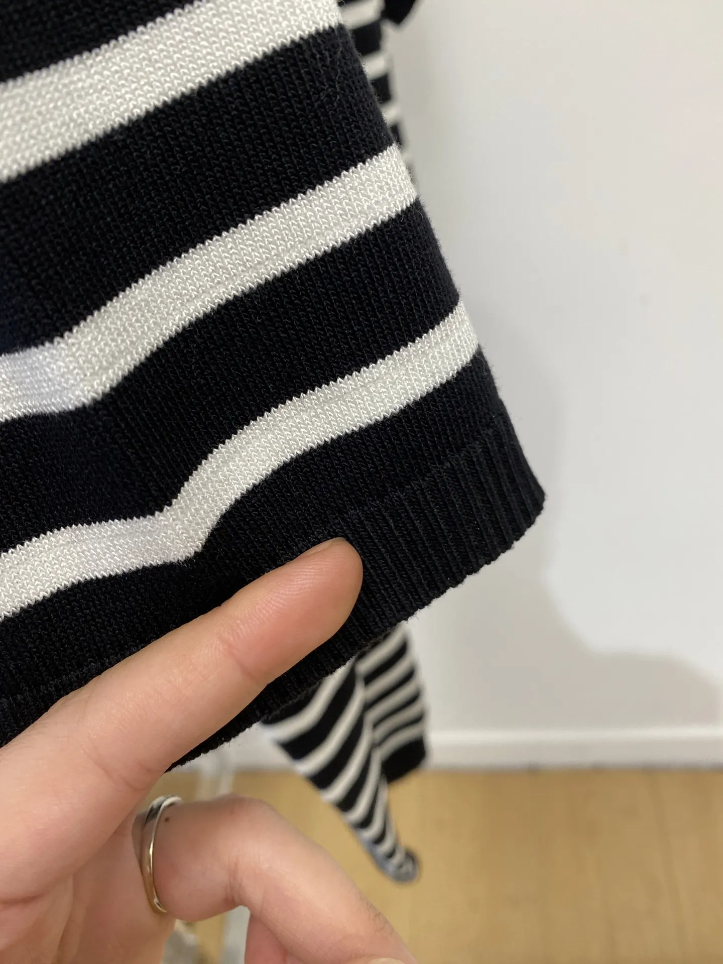 Dior 黑白条纹短袖针织衫 休闲穿搭
