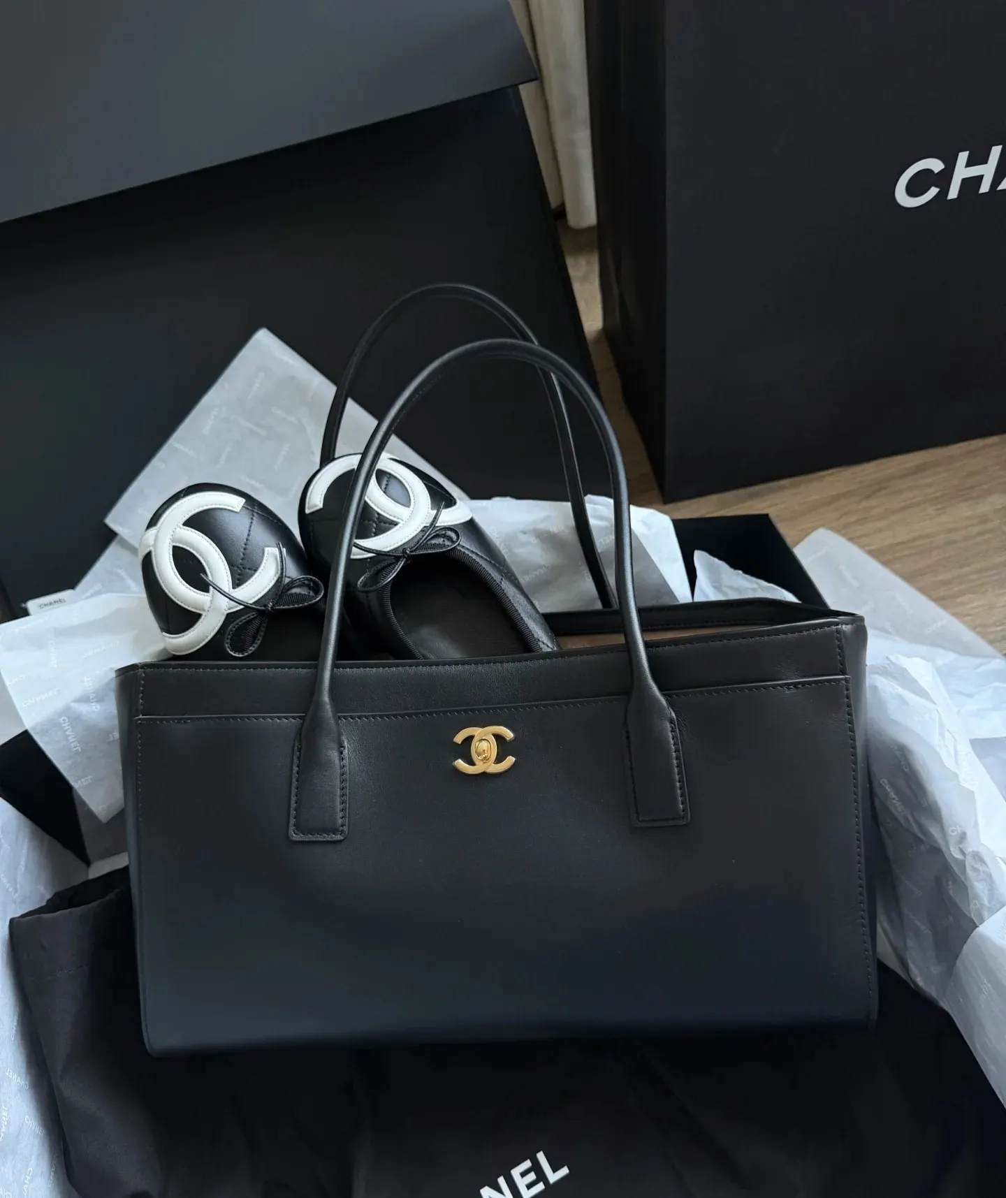 CHANEL 黑色牛皮托特包 大容量通勤款