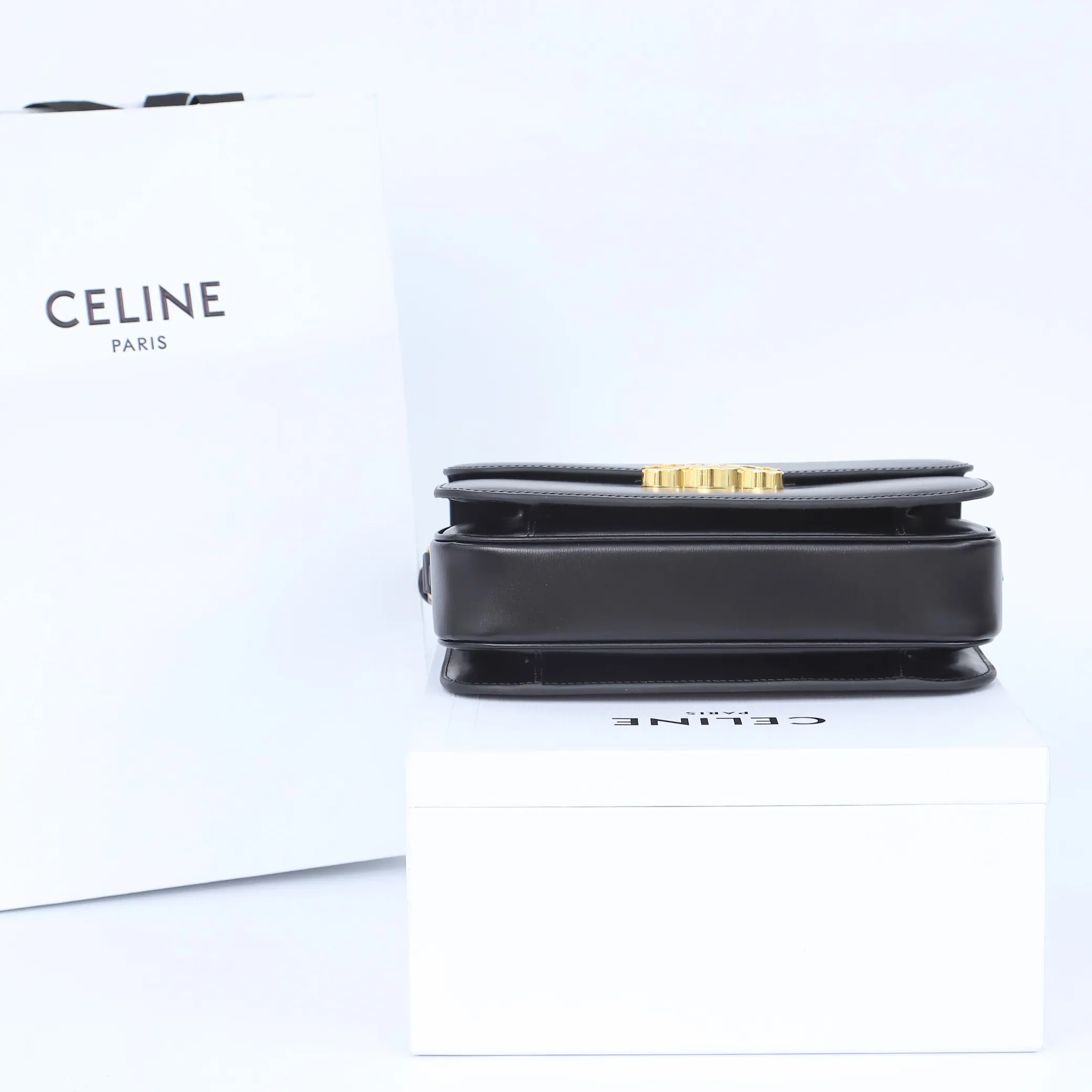 Celine 牛皮 将復古元素与品牌一向拿手的利落线条向结合 气质高贵 水桶包 休閒水桶款