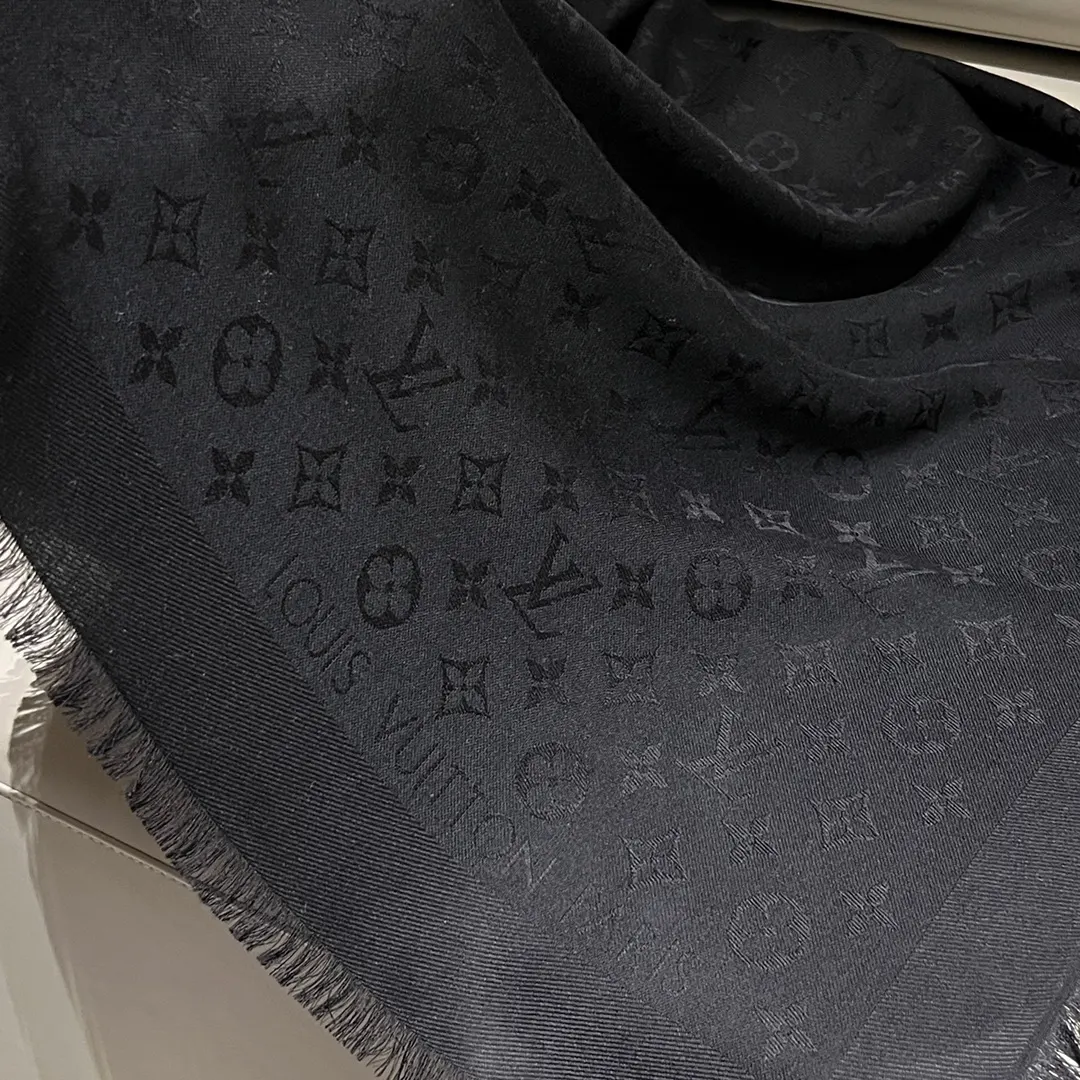 Louis Vuitton 黑色 羊毛 提花 Mo披肩 保暖披肩 围巾