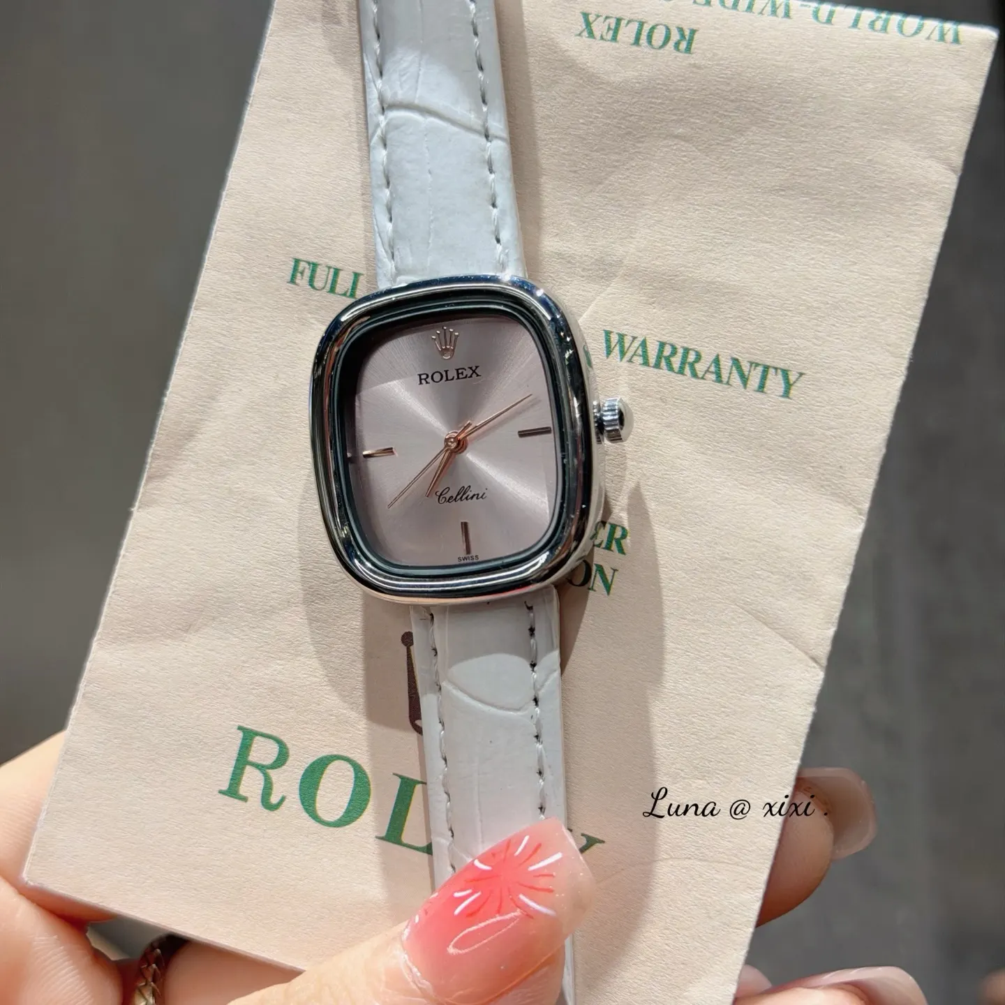 Rolex 小牛皮 小牛皮钢带搭 蝴蝶扣 不显浮华的风格广受女神喜爱 逐 手表 经典腕表款