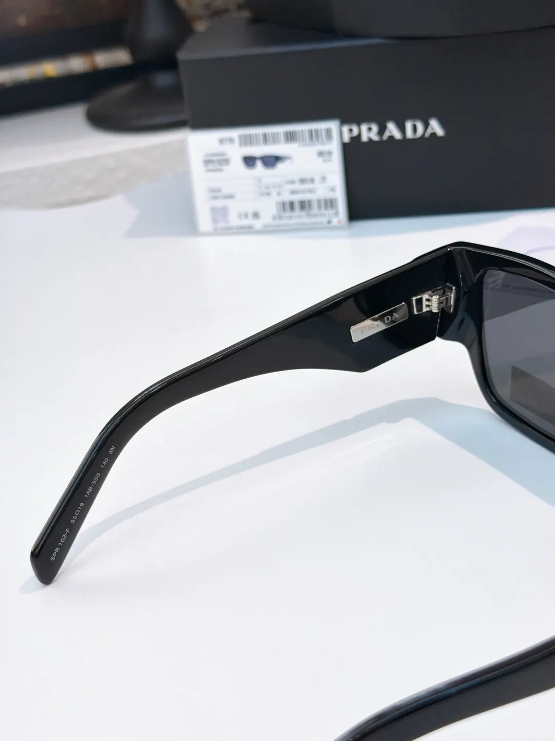 Prada SPR 10Z 太阳镜