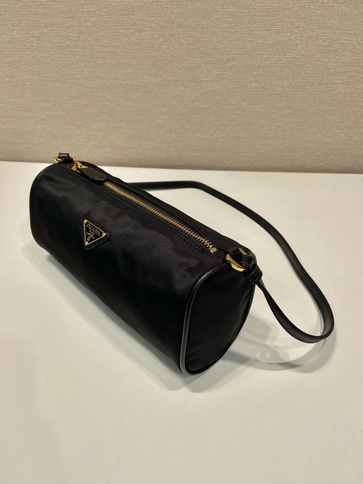 Prada Re-Nylon 1NE058 皮革 三角標 腋下包