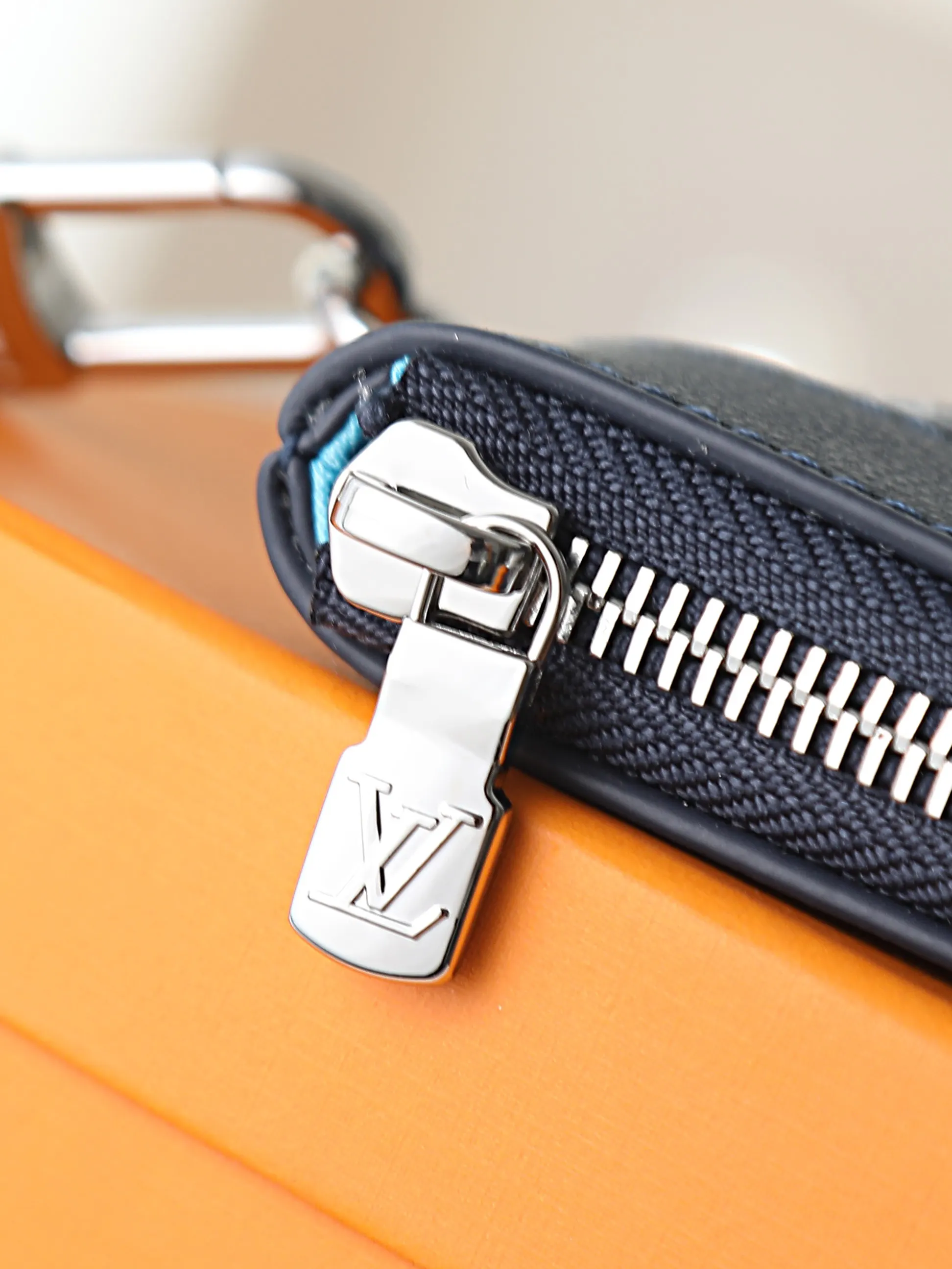 LV classic Monogram, handbag Image 8