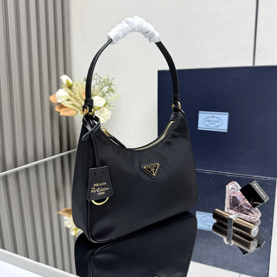 Prada Re-Nylon 皮革 Saffiano 十字紋 腋下包