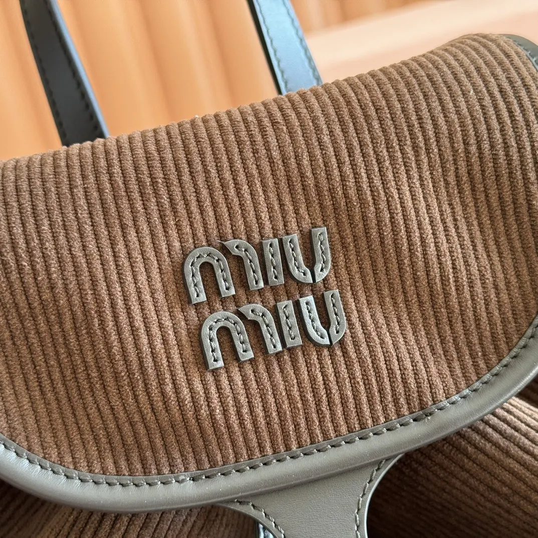 Miu 小牛皮 雙肩包 实用雙肩款