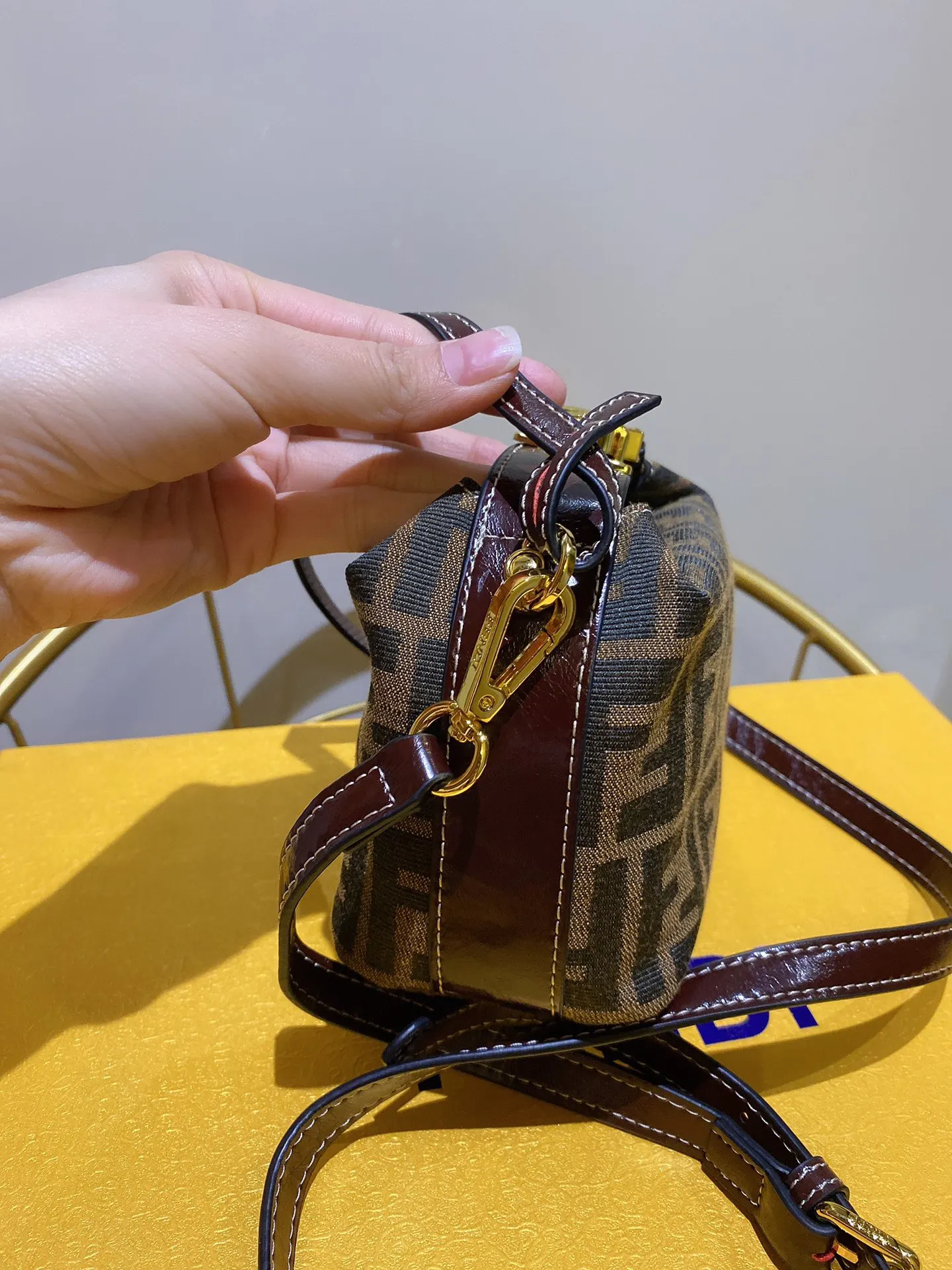Fendi 老花 出厂价 芬迪 vintage mi 化妆包 便携收纳款