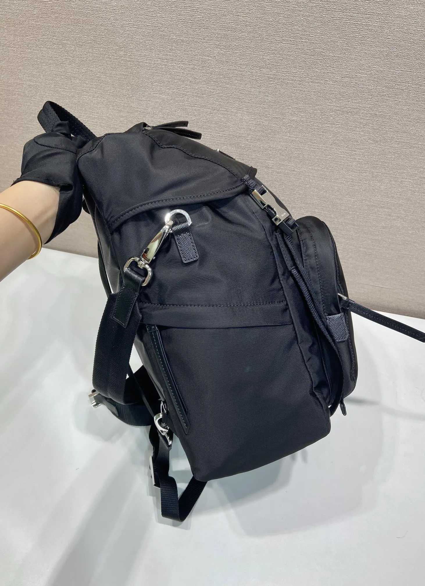 PRADA Re-Nylon尼龙 双肩背包 轻便实用款