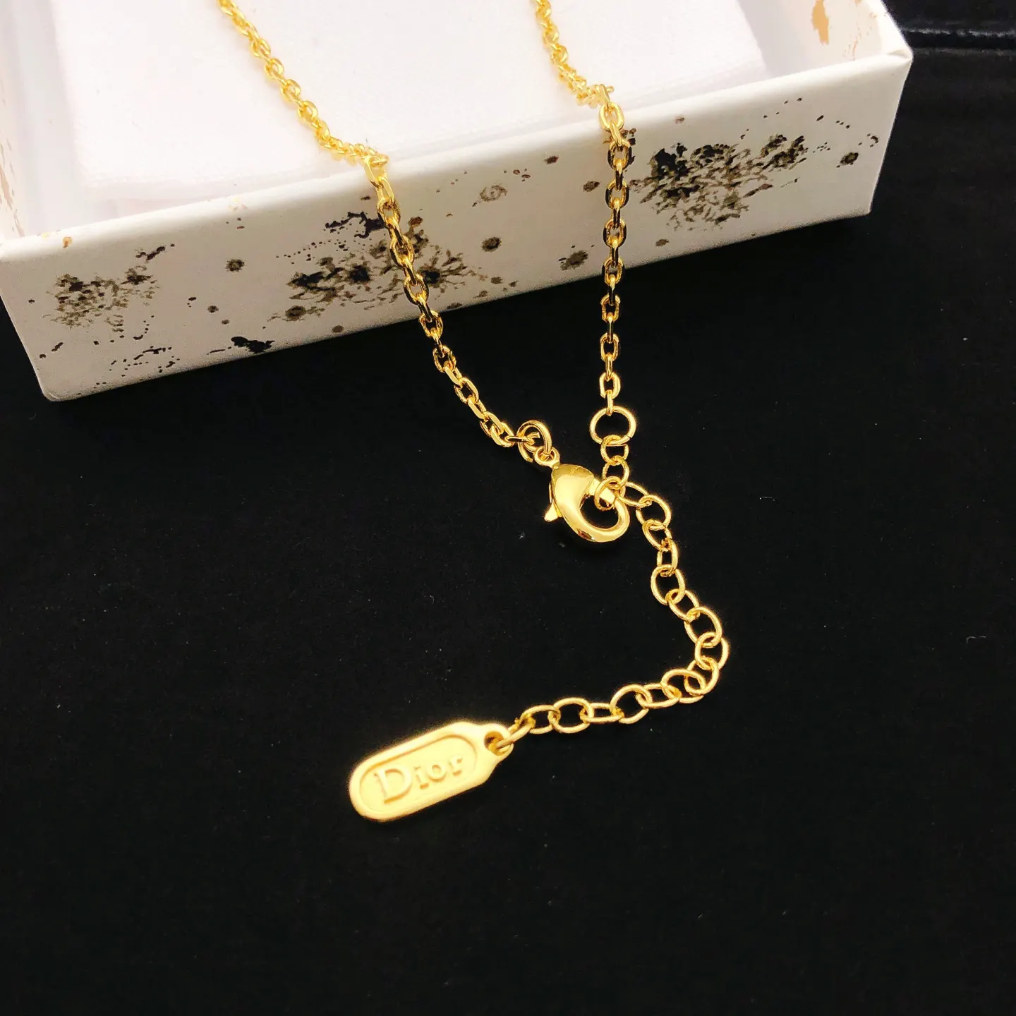 Dior 金色CD吊坠项链 精致