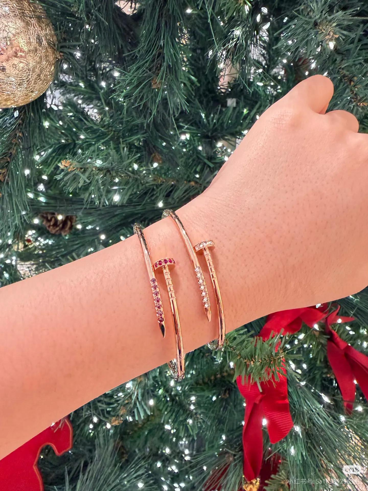 Cartier 钻石 手鐲 精致腕饰款(數字10) Cartier 钻石 手鐲 精致腕饰款(數字10)