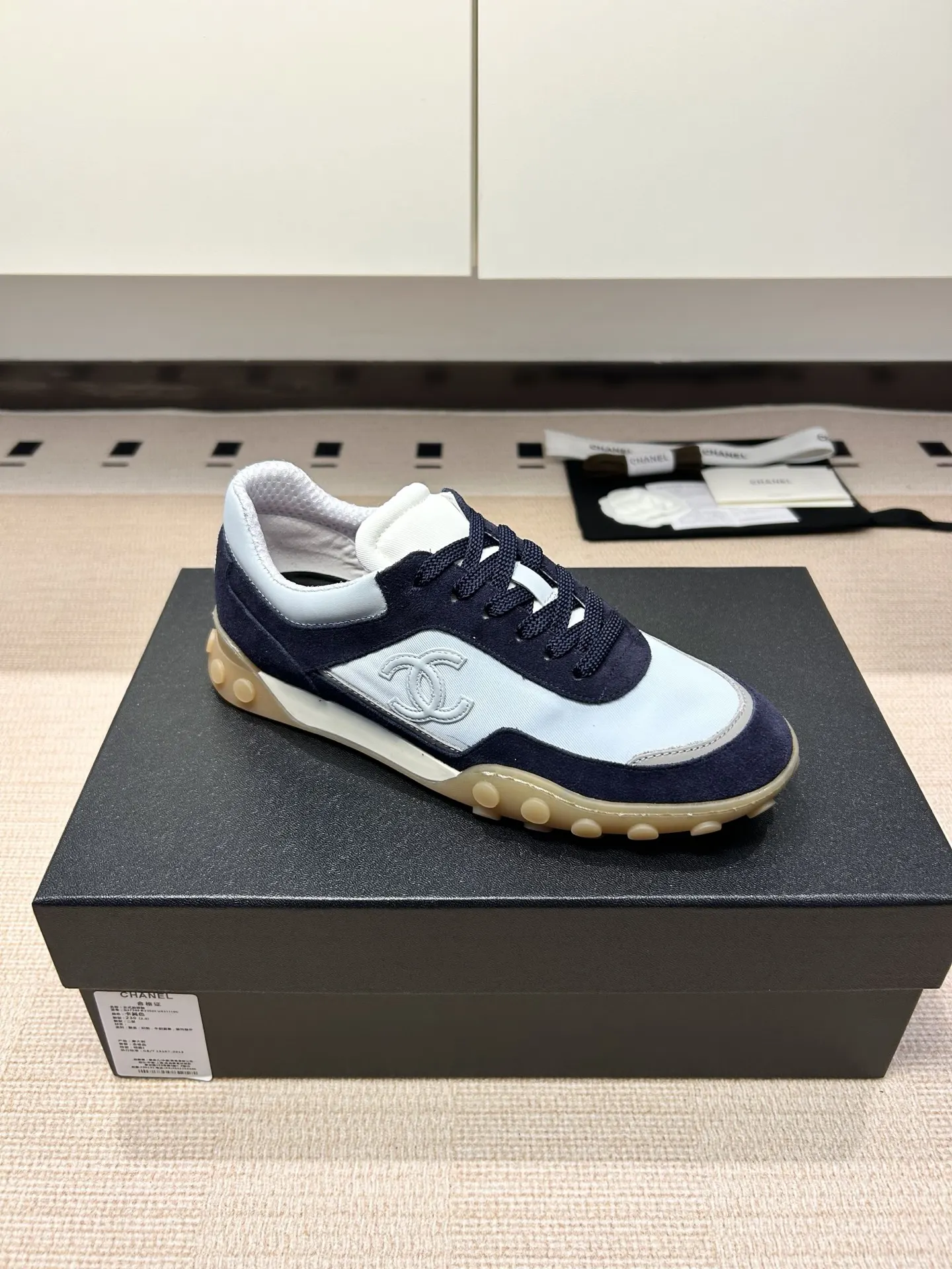 Chanel 黑白拼色羊皮休闲鞋 双C低帮