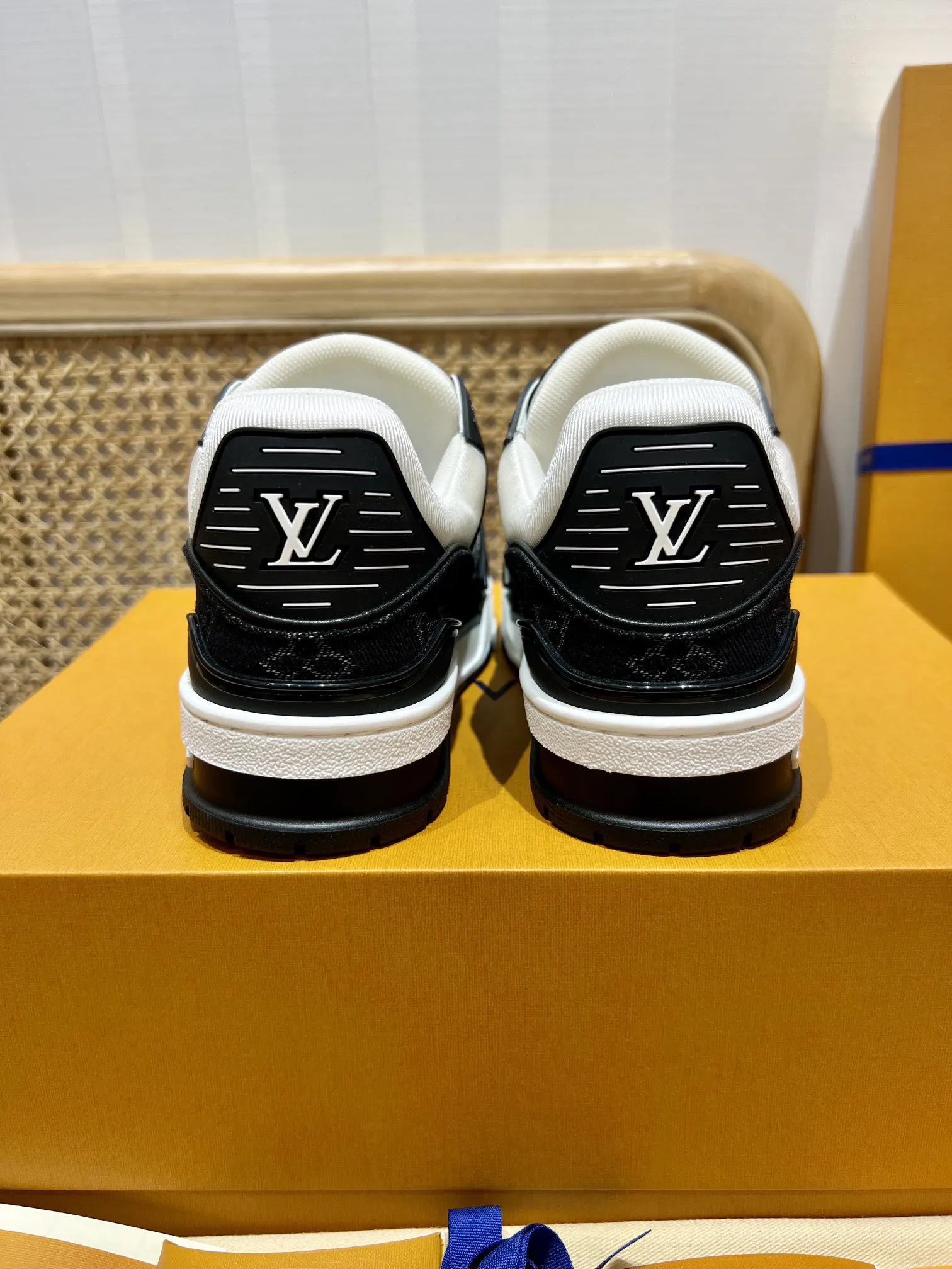 LV 黑白拼色低帮運動鞋 复古休閒款｜ORBUYBAG 嵐奢包高端時尚精品
