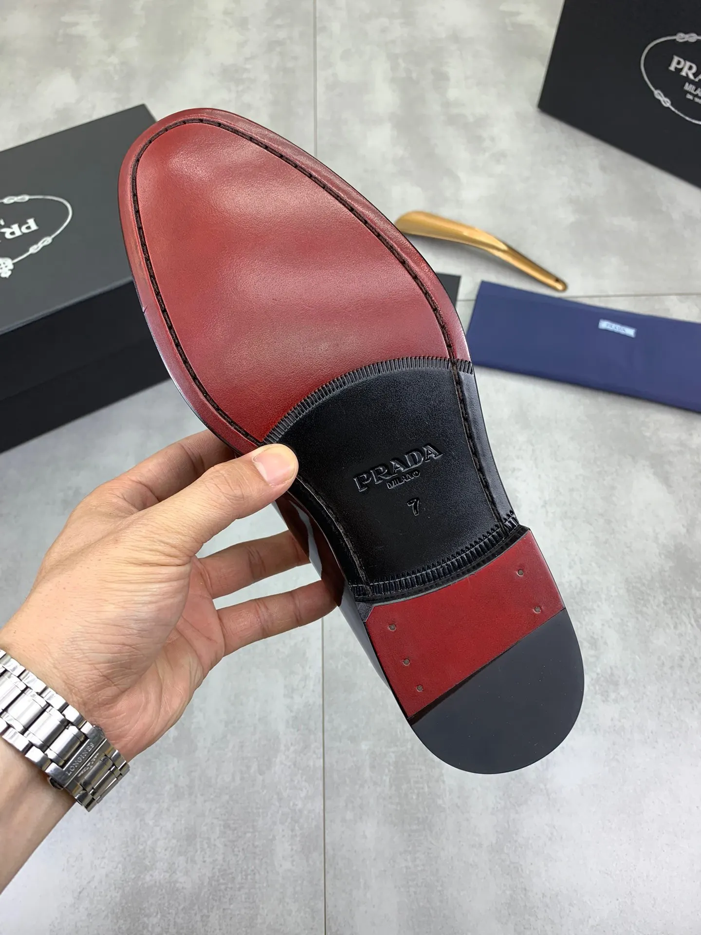 PRADA 牛皮 休闲鞋 舒适百搭款