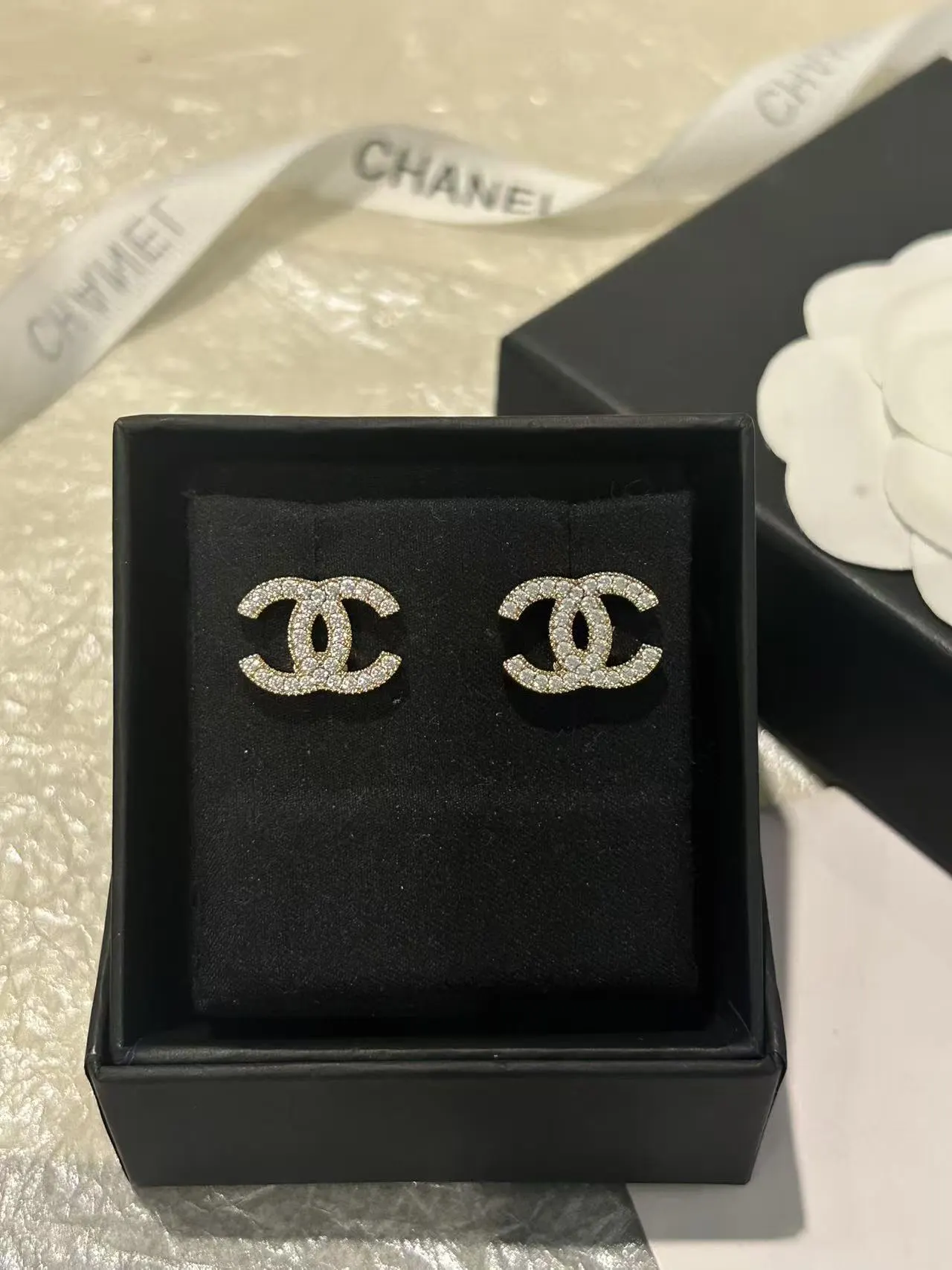 Chanel 银色 满钻 耳钉 小巧点缀 耳饰