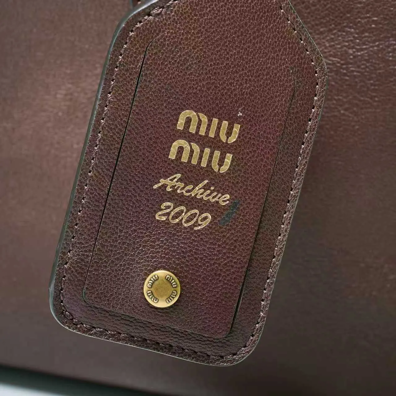 Miu 金色 羊皮 單肩包 日常單肩背款