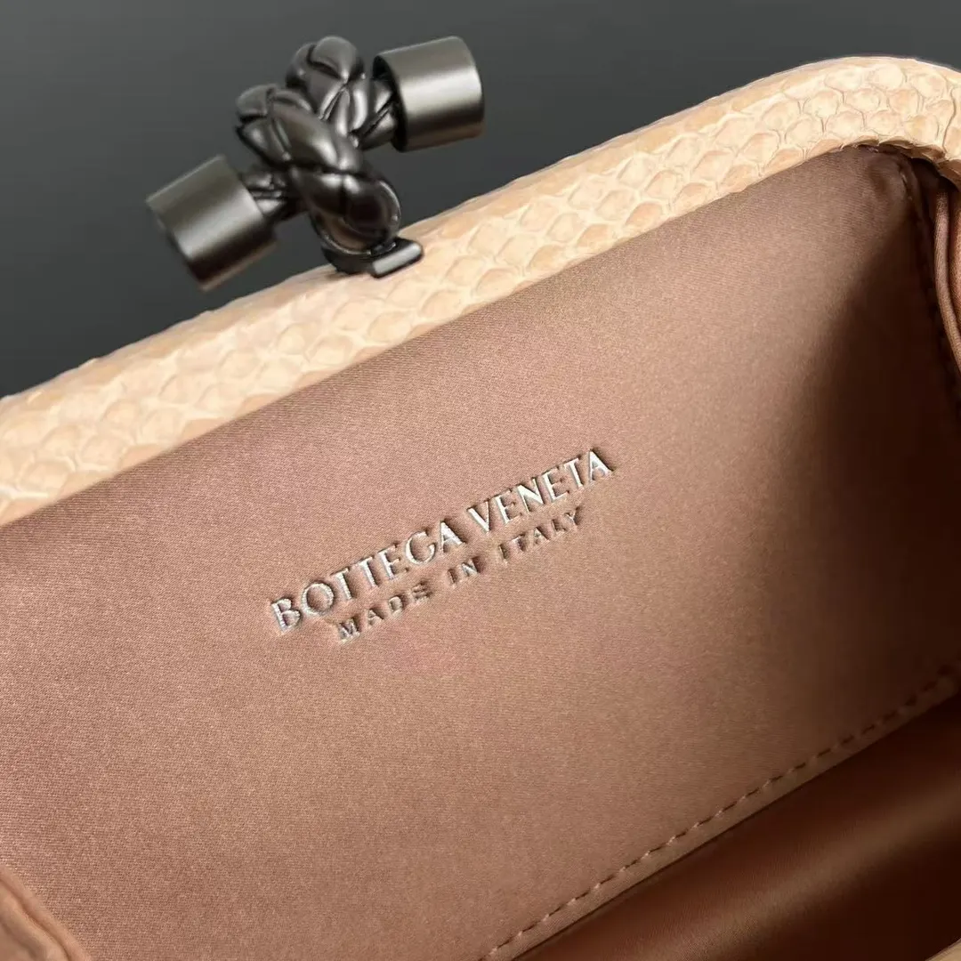 Bottega Veneta 化妝包 便携收納款