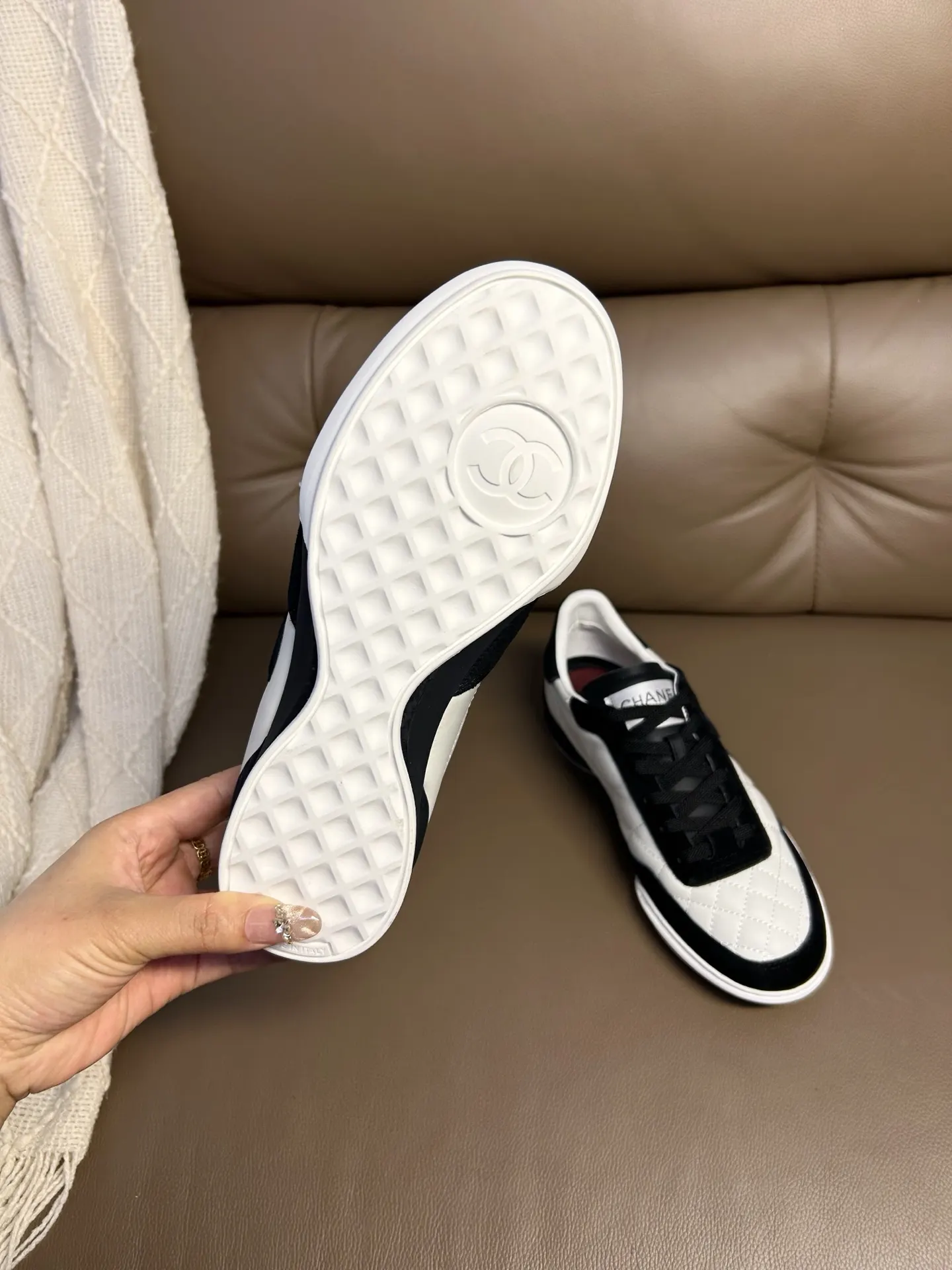 Chanel 黑色/白色 运动鞋