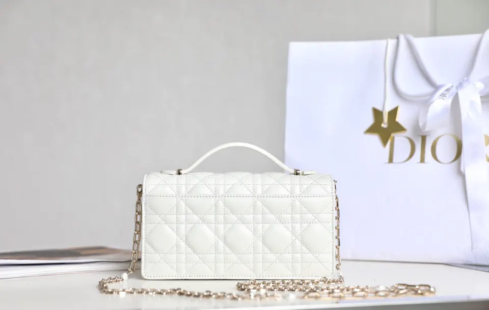 Dior Cannage 链条包 白色