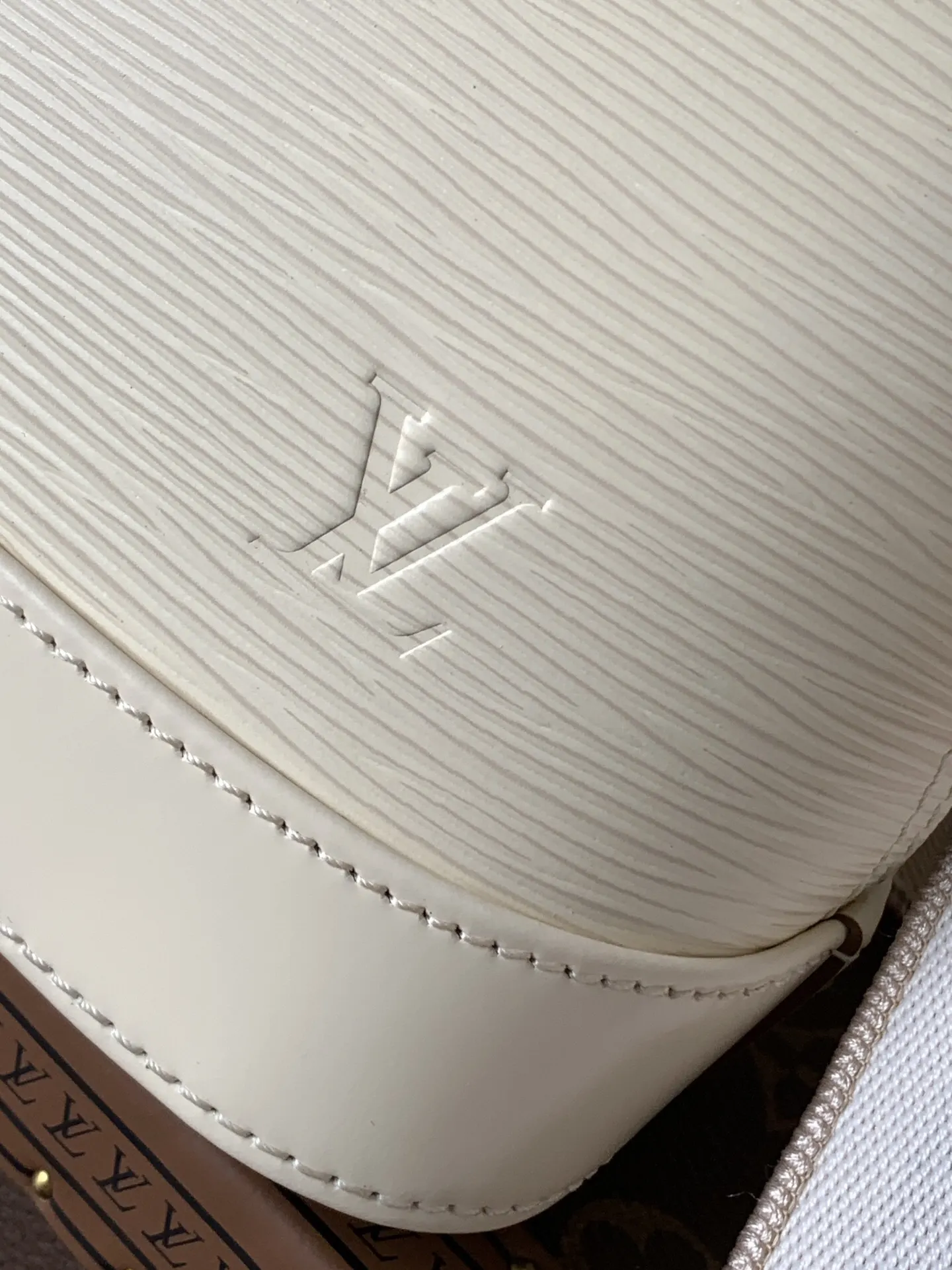 LV Alma black pink color scheme shell bag Image 6 LV Alma black pink color scheme shell bag Image 6