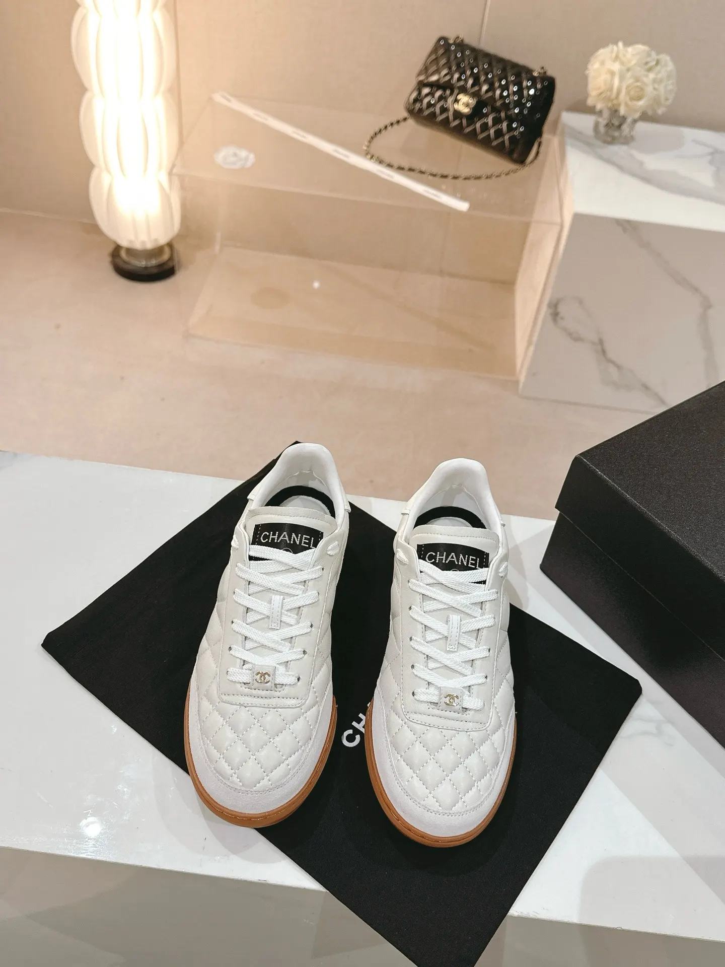 Chanel 白色羊皮低帮休闲鞋 简约运动
