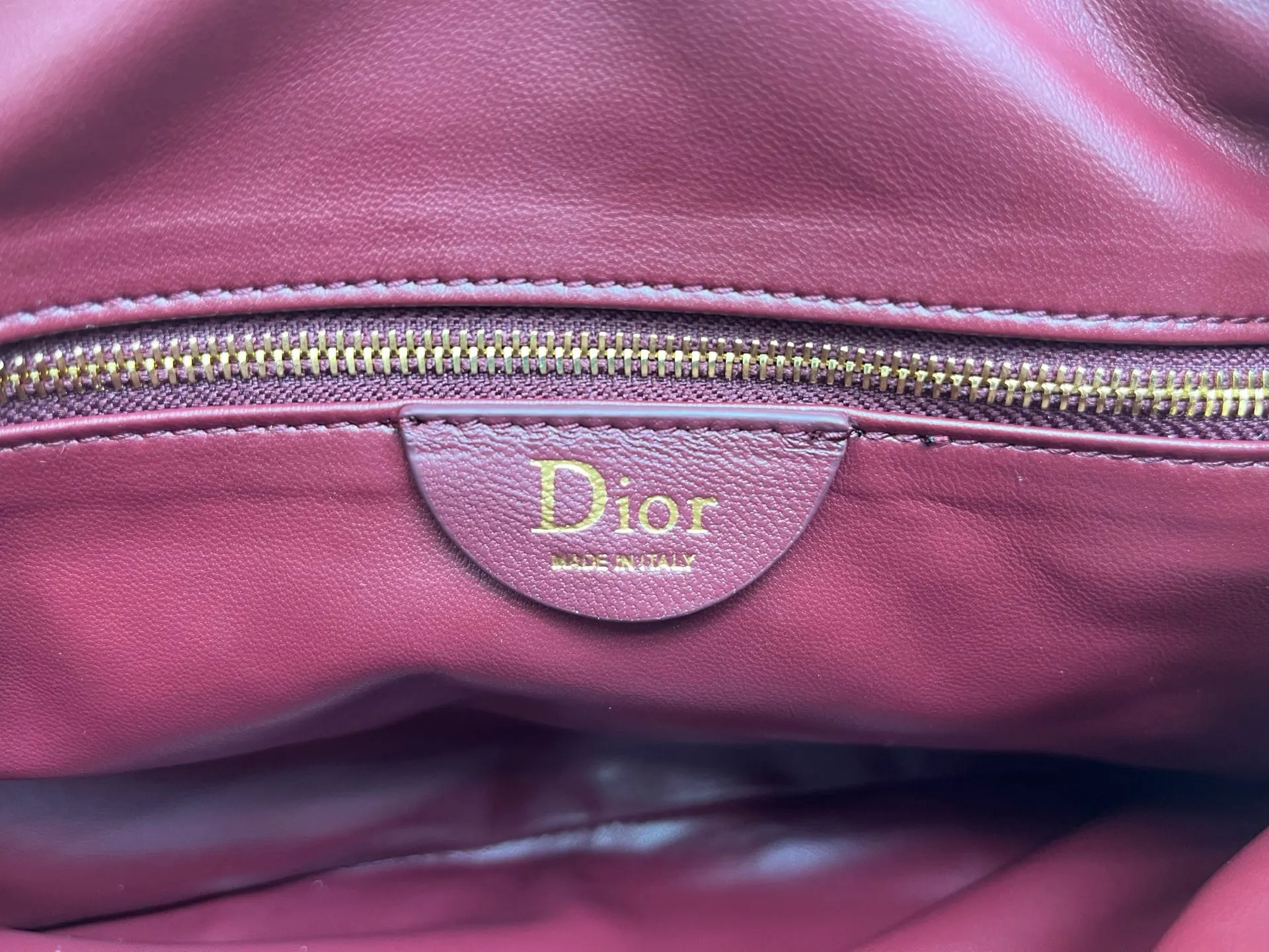 Dior 突显饰以蓬蓬超大藤格纹的新材质 为經典图案注入立体风 鏈條包 精致鏈條款