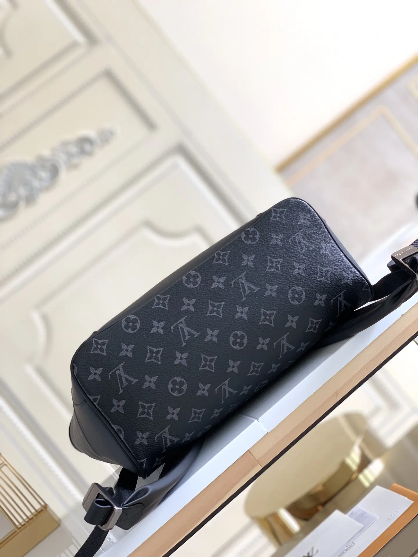 LV 皮革 详细特征 雙肩包 实用雙肩款