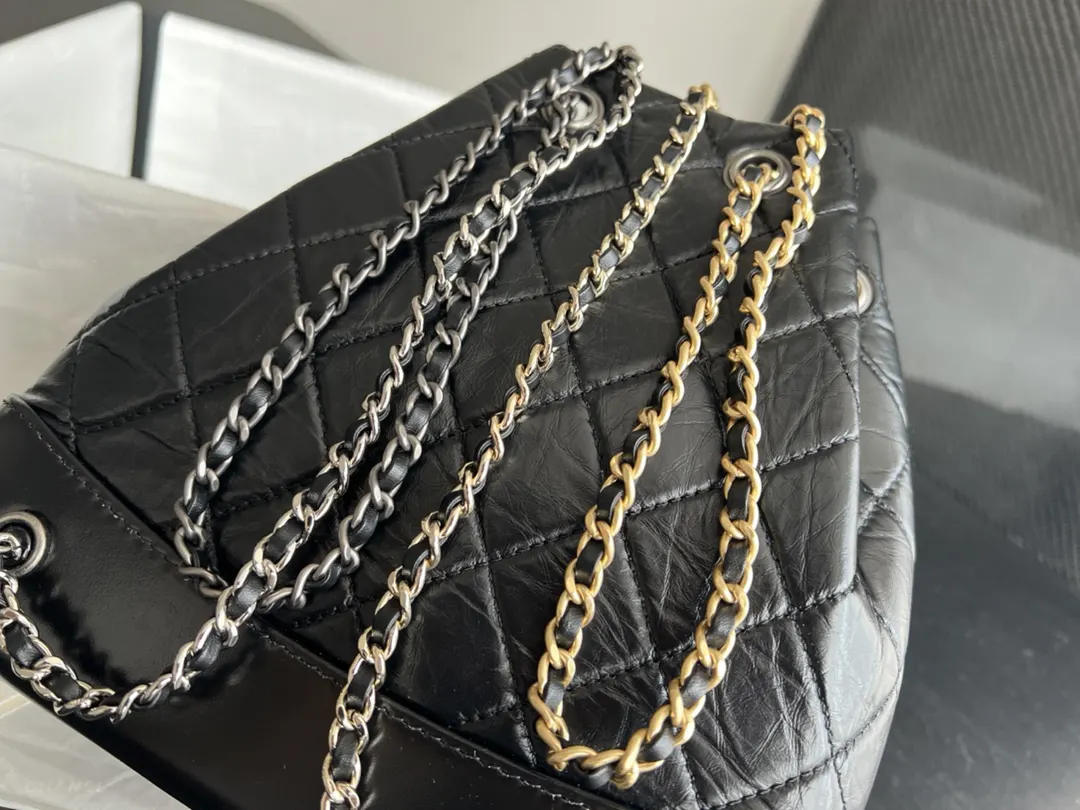 Chanel Oil Wax Sheepskin Flap Chain Bag One Shoulder Cross