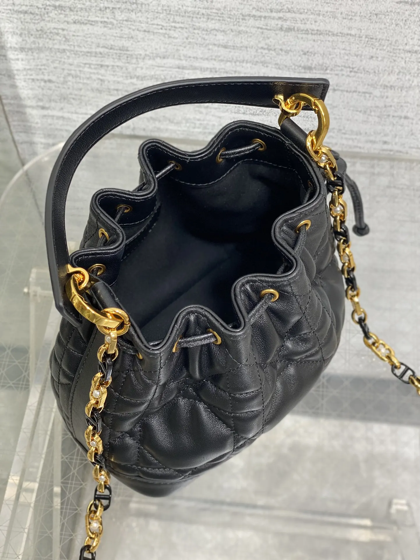 Dior 牛皮 全套 砖柜最新Jolie系列水桶包 优 鏈條包 精致鏈條款(數字9) Dior 牛皮 全套 砖柜最新Jolie系列水桶包 优 鏈條包 精致鏈條款(數字9)