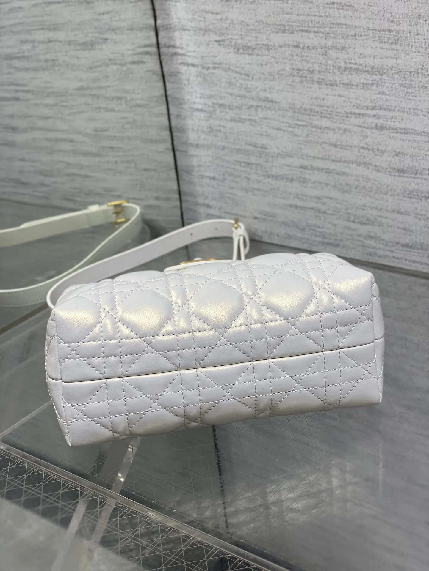 Dior 白色藤格链条包 手提斜挎