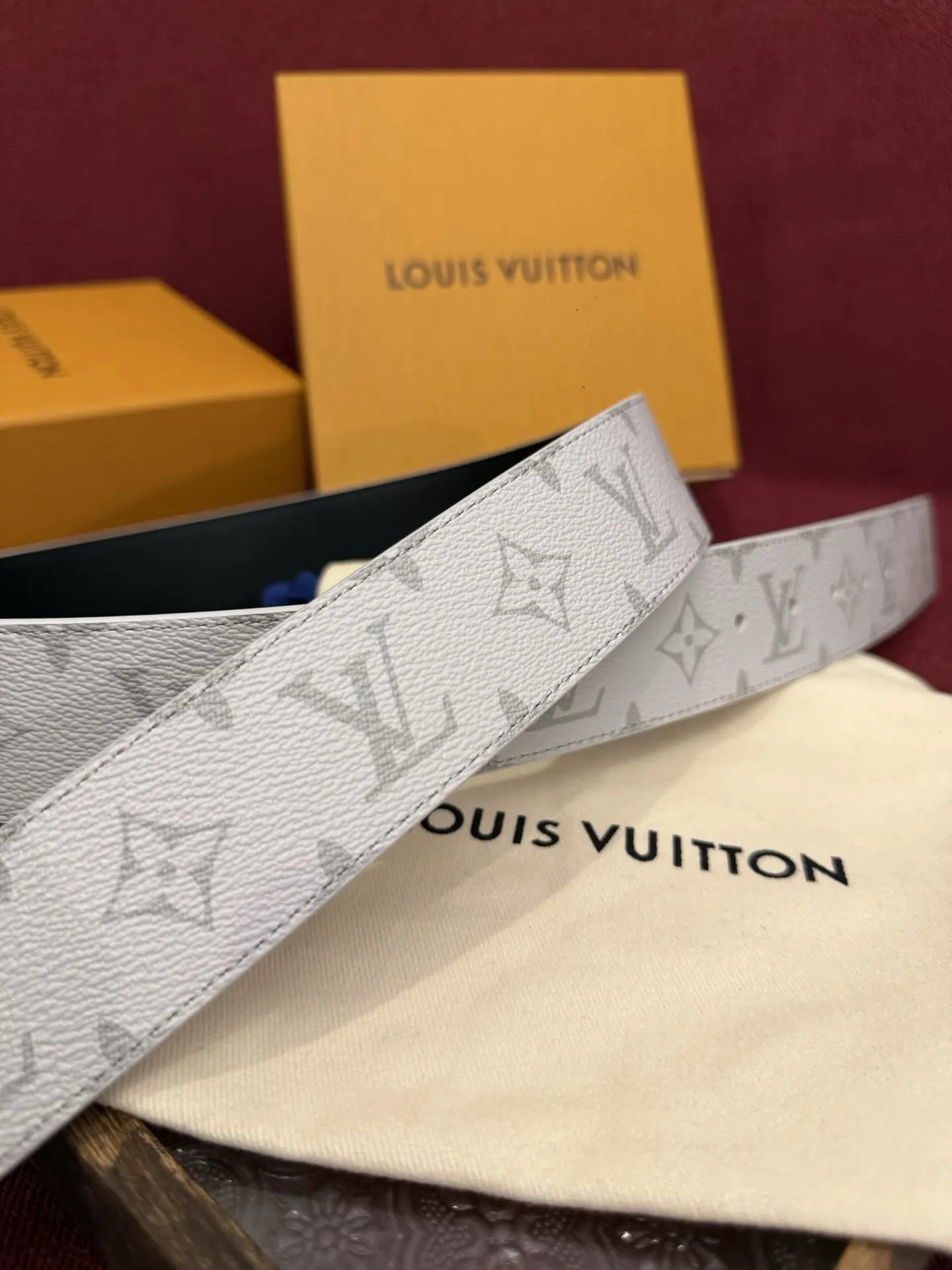 LV green, double-sided belt, business casual model Image 5 LV green, double-sided belt, business casual model Image 5