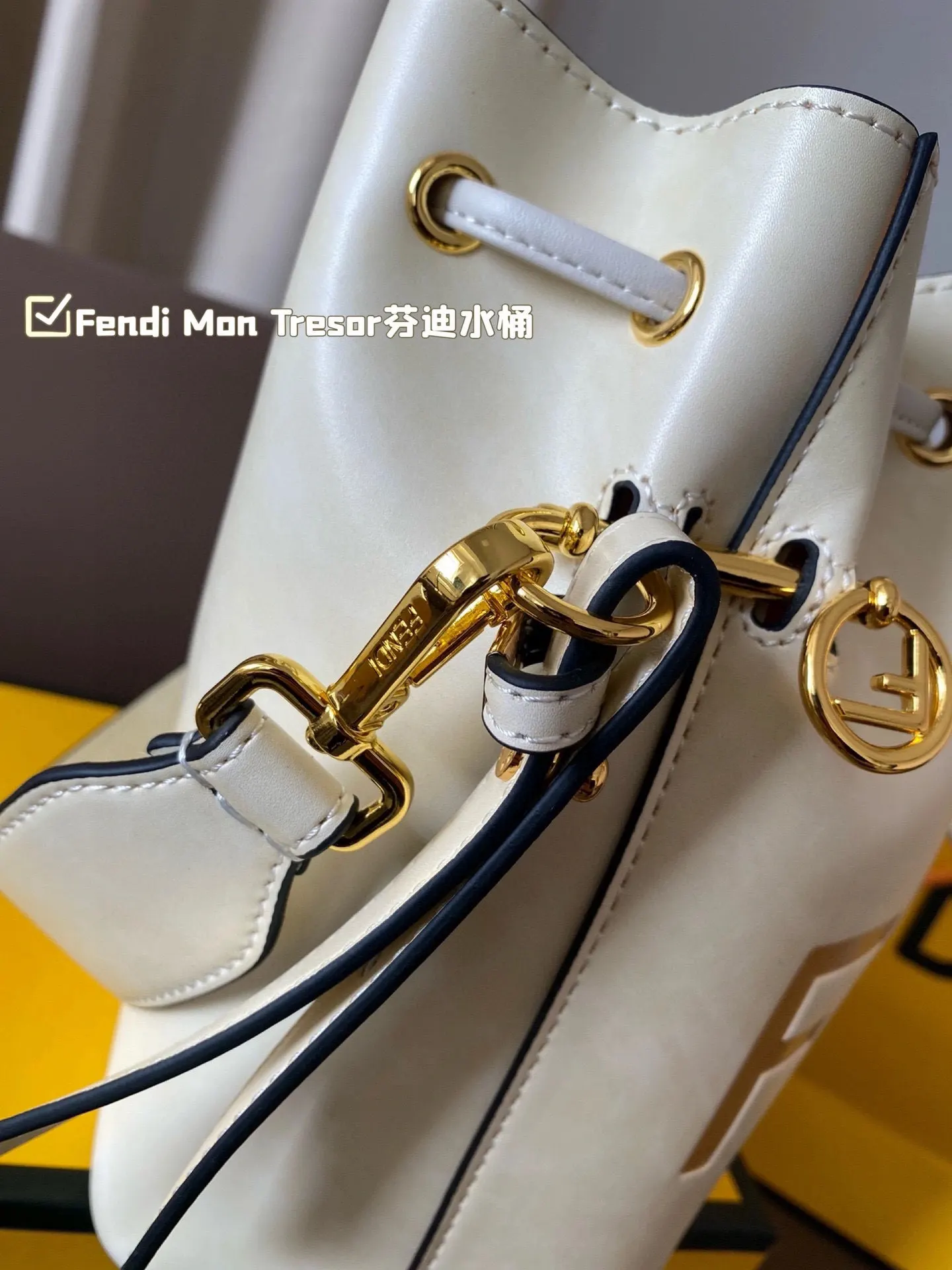 Fendi 小水桶大容量真的太能装啦 小水桶 妥妥復古街头 水桶包 休閒水桶款