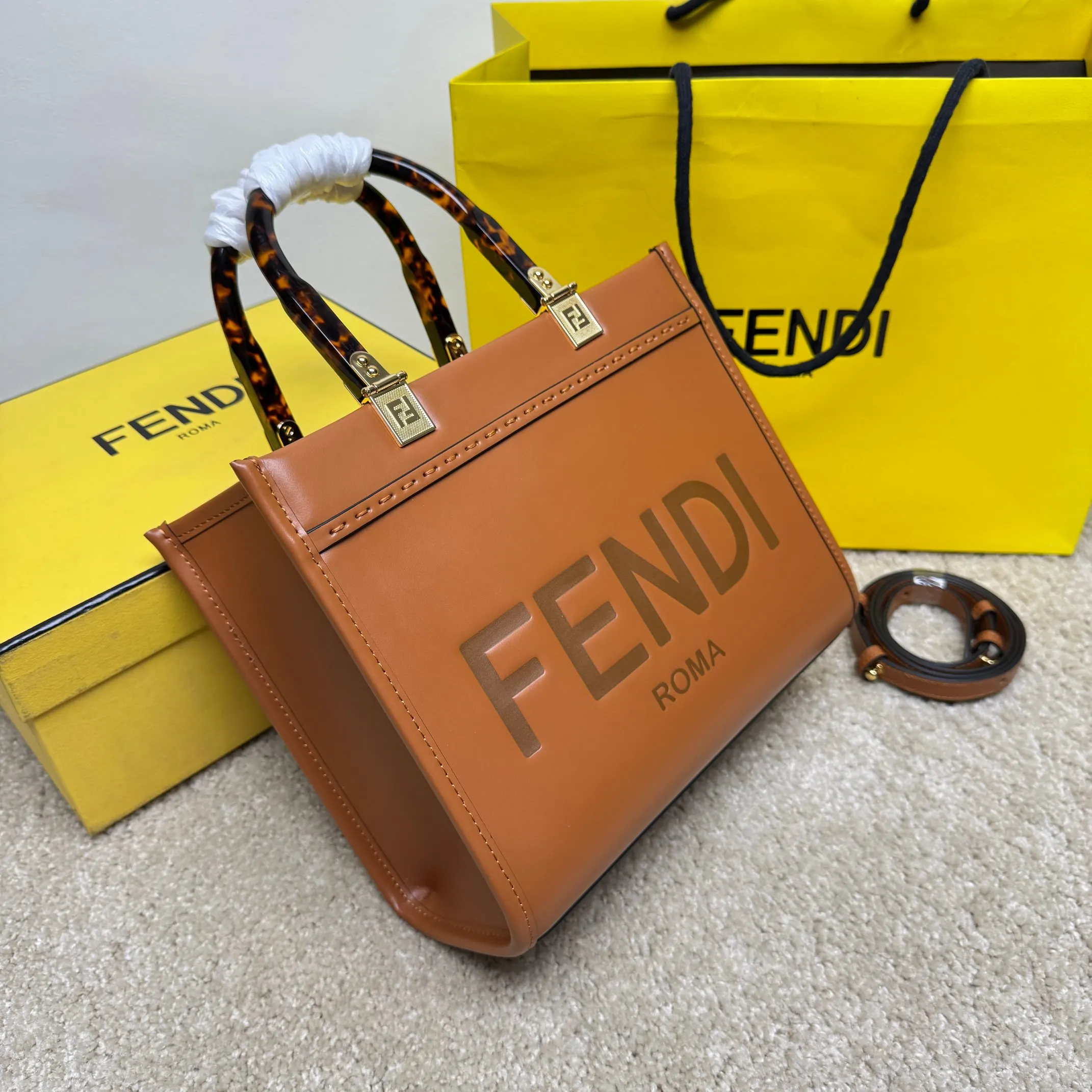 Fendi 棕色 金色 皮革 手拿包 精致手拿款