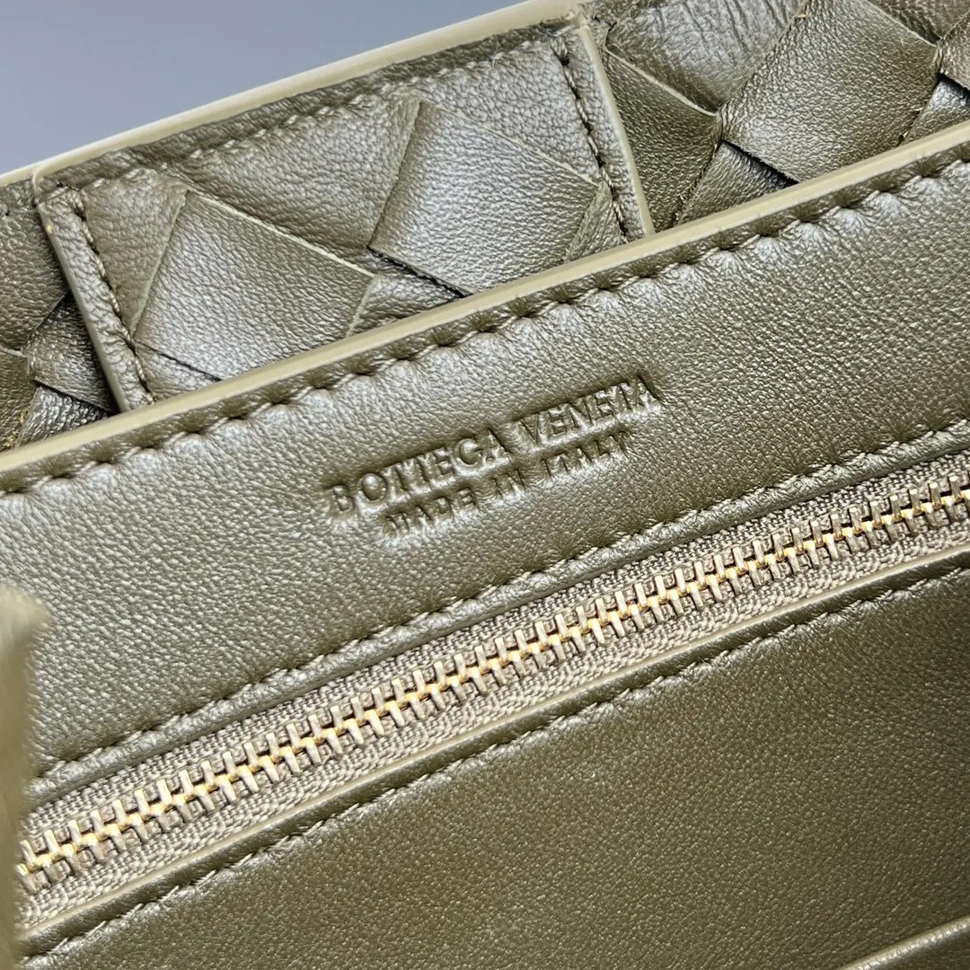 Crossbody Bag Lightweight Image 9 Crossbody Bag Lightweight Image 9