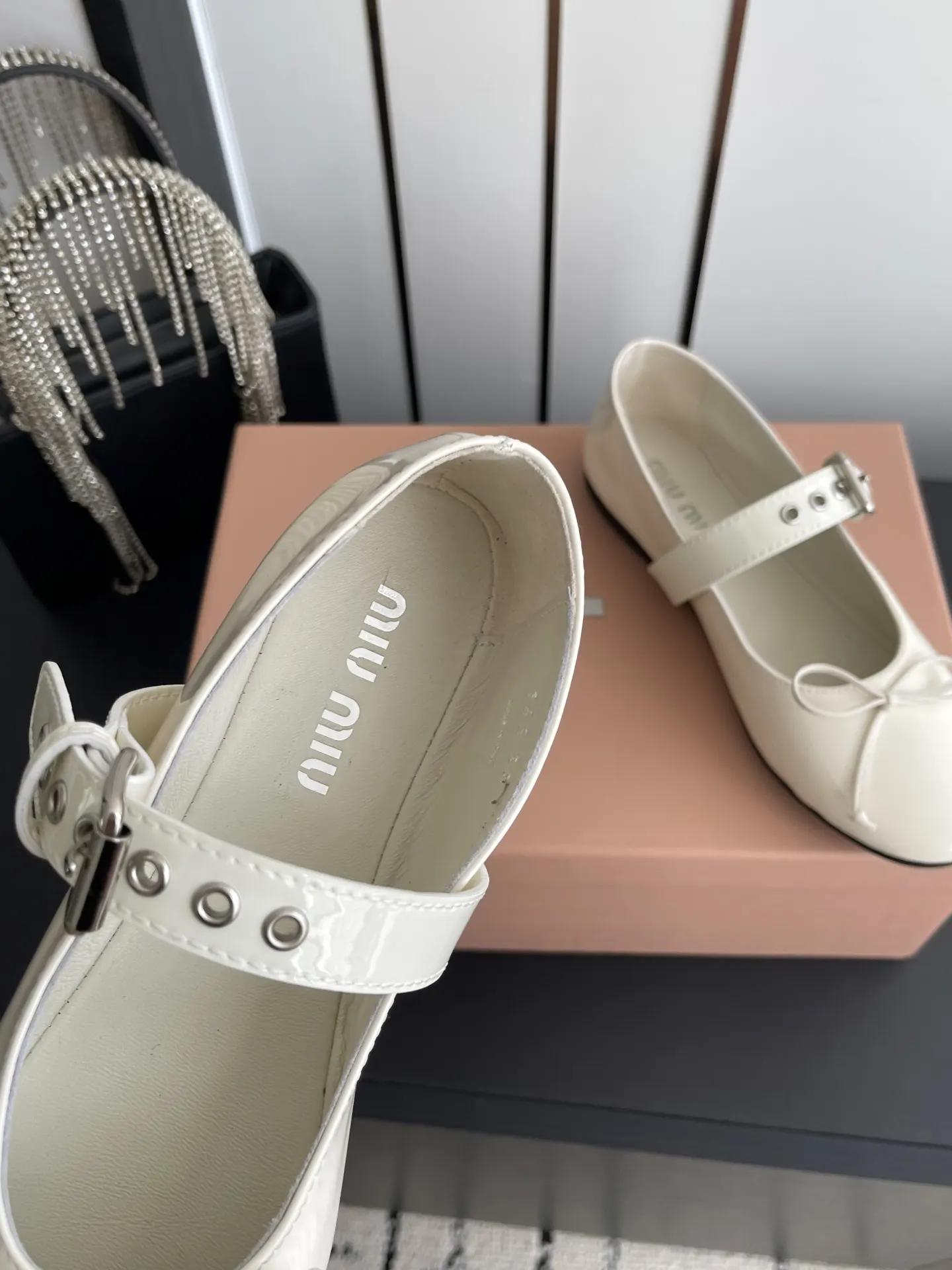 Miu Miu SS 平底鞋 通勤约会款
