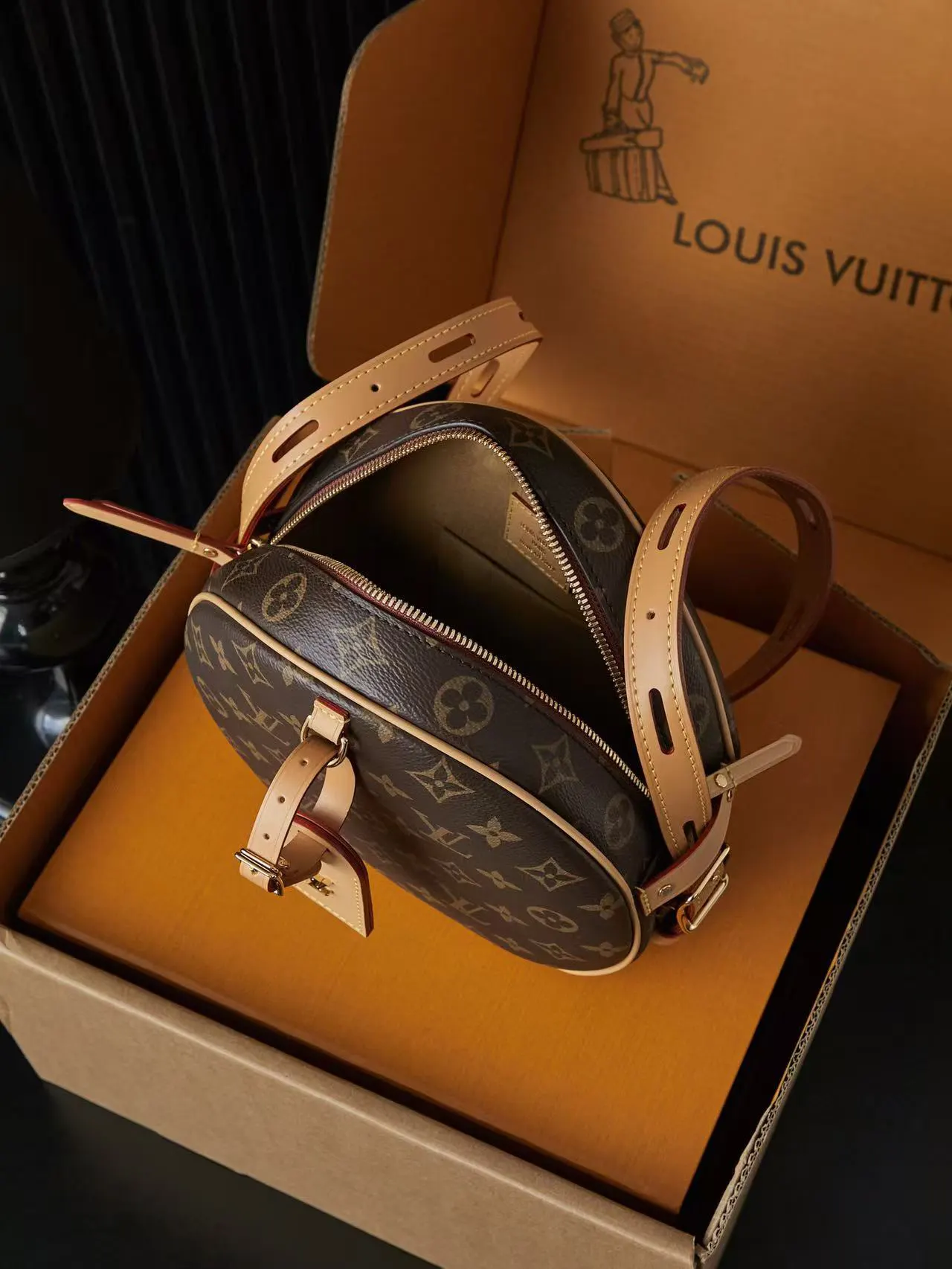 LV handbag Image 4 LV handbag Image 4