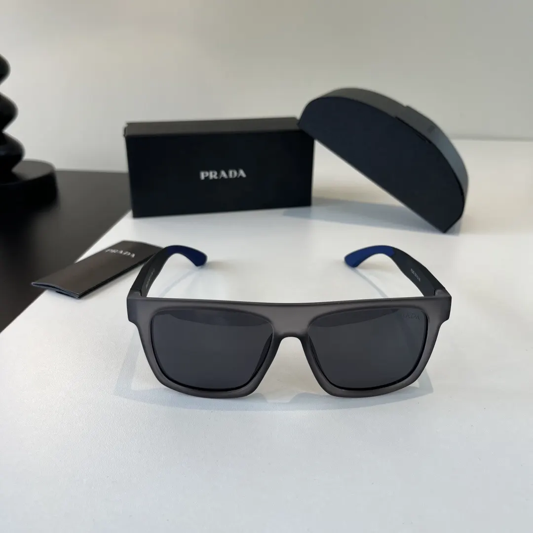PRADA 太阳眼镜 时尚遮阳款