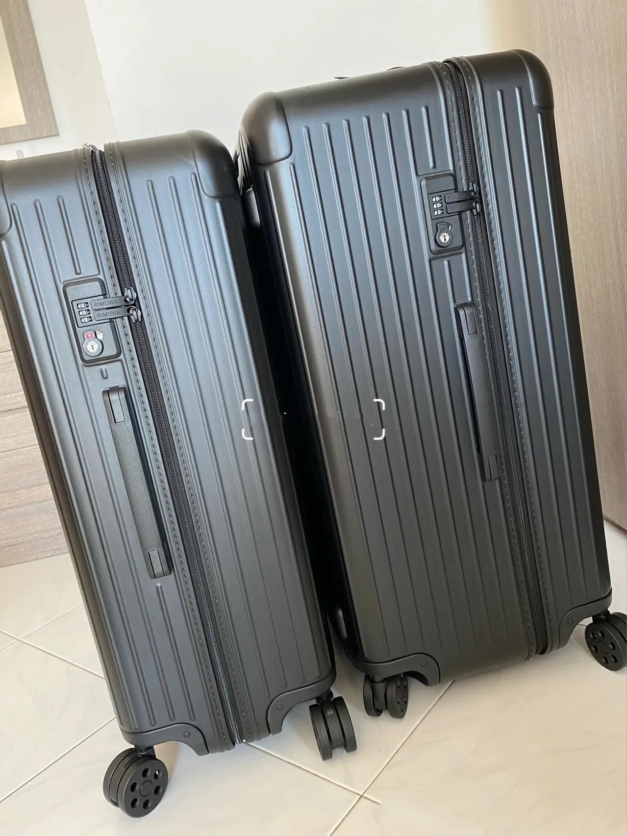 黑色 白色 RIMOWA 日默瓦Essential 系列旅 行李箱 旅行拉杆款 輕便出行款