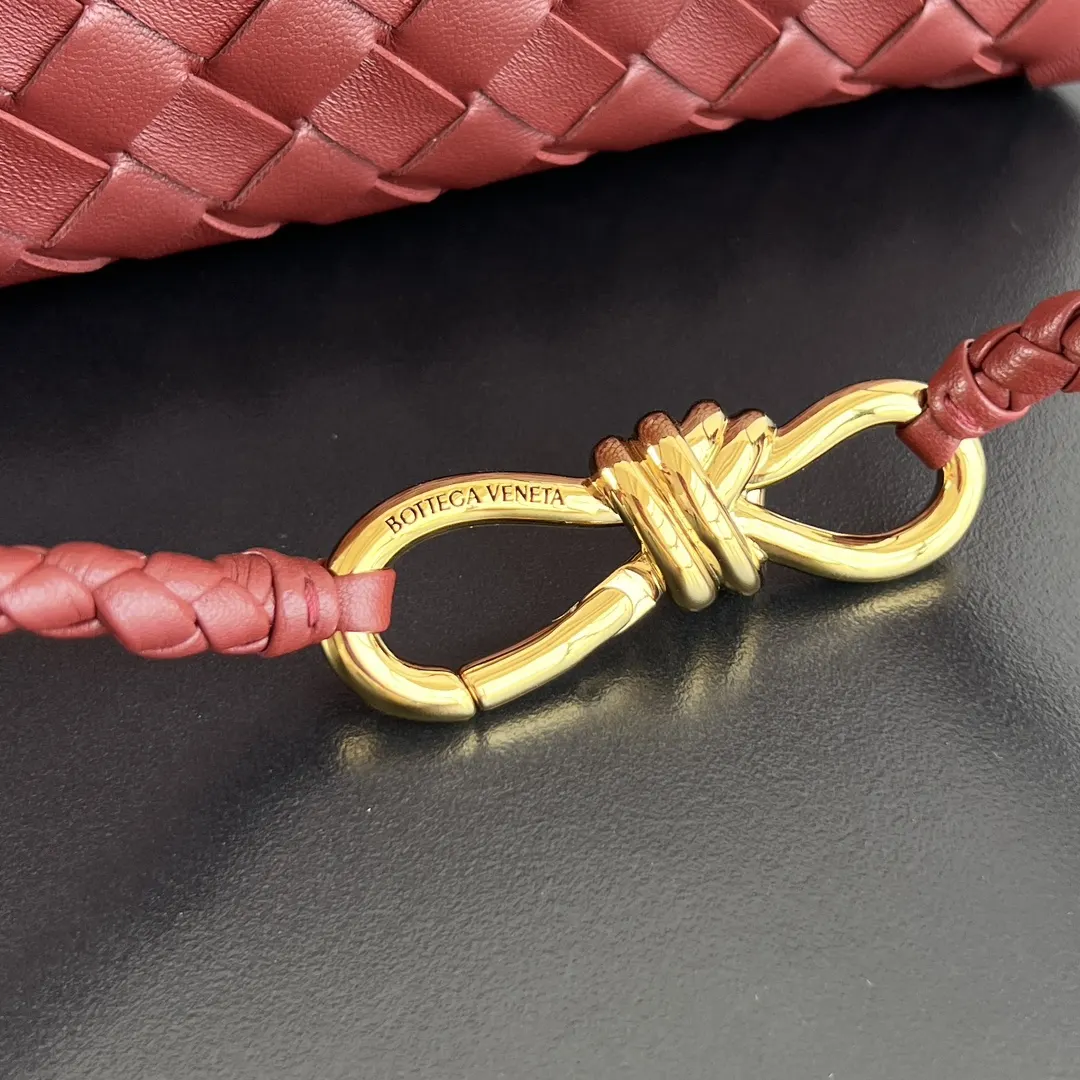 Bottega Veneta 金色 羊皮 斜背包 輕便斜挎款