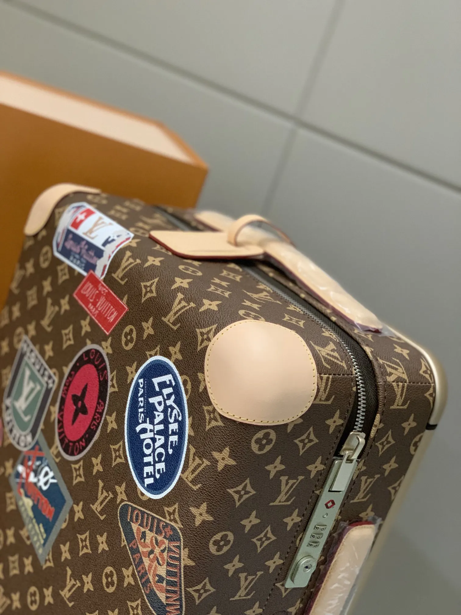 灰色 银色 拉杆真皮包裹 行李箱 旅行拉杆款 轻便出行款